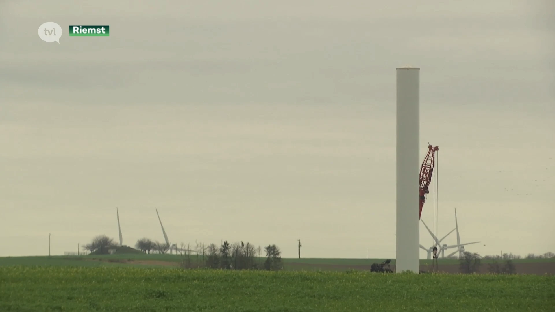 Waalse buren bouwen ongestoord verder aan giga windmolens op grens met Riemst