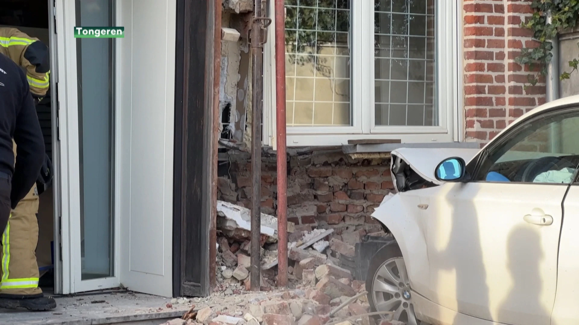 Huis onbewoonbaar nadat auto tegen gevel crasht in Tongeren