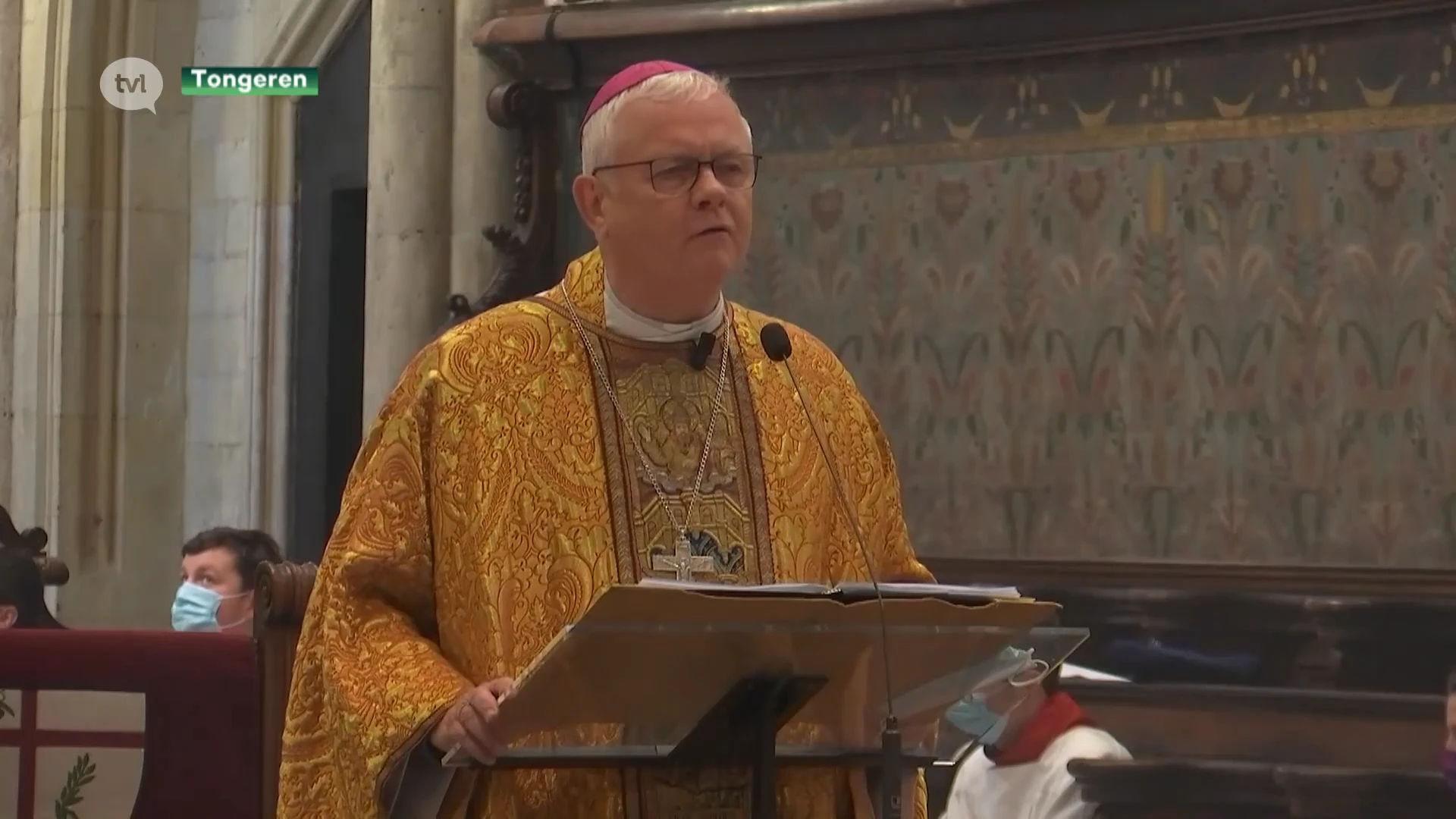 Bisschop Hoogmartens viert Kerstmis in Tongerse Onze-Lieve-Vrouwebasiliek