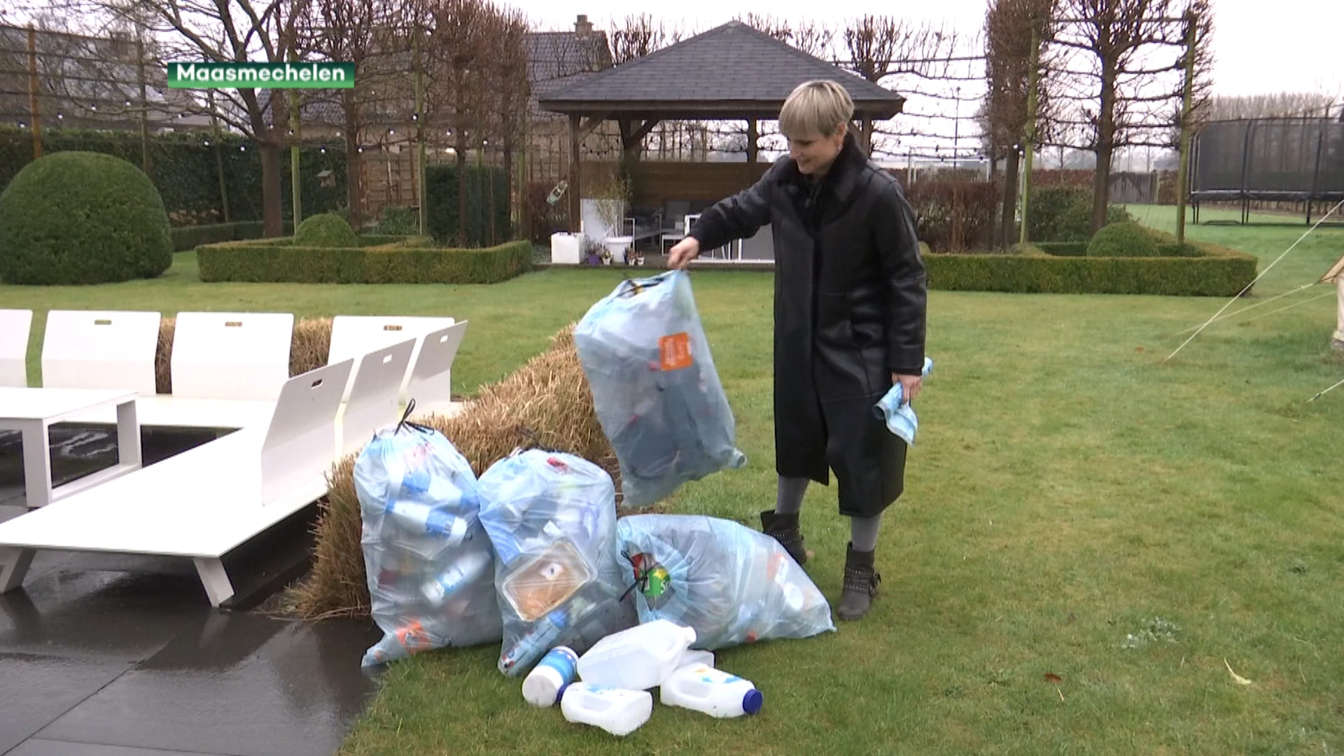 Containerpark aanvaardt PMD-zakken met zwart lintje na honderden klachten over stinkende zakken die niet worden opgehaald