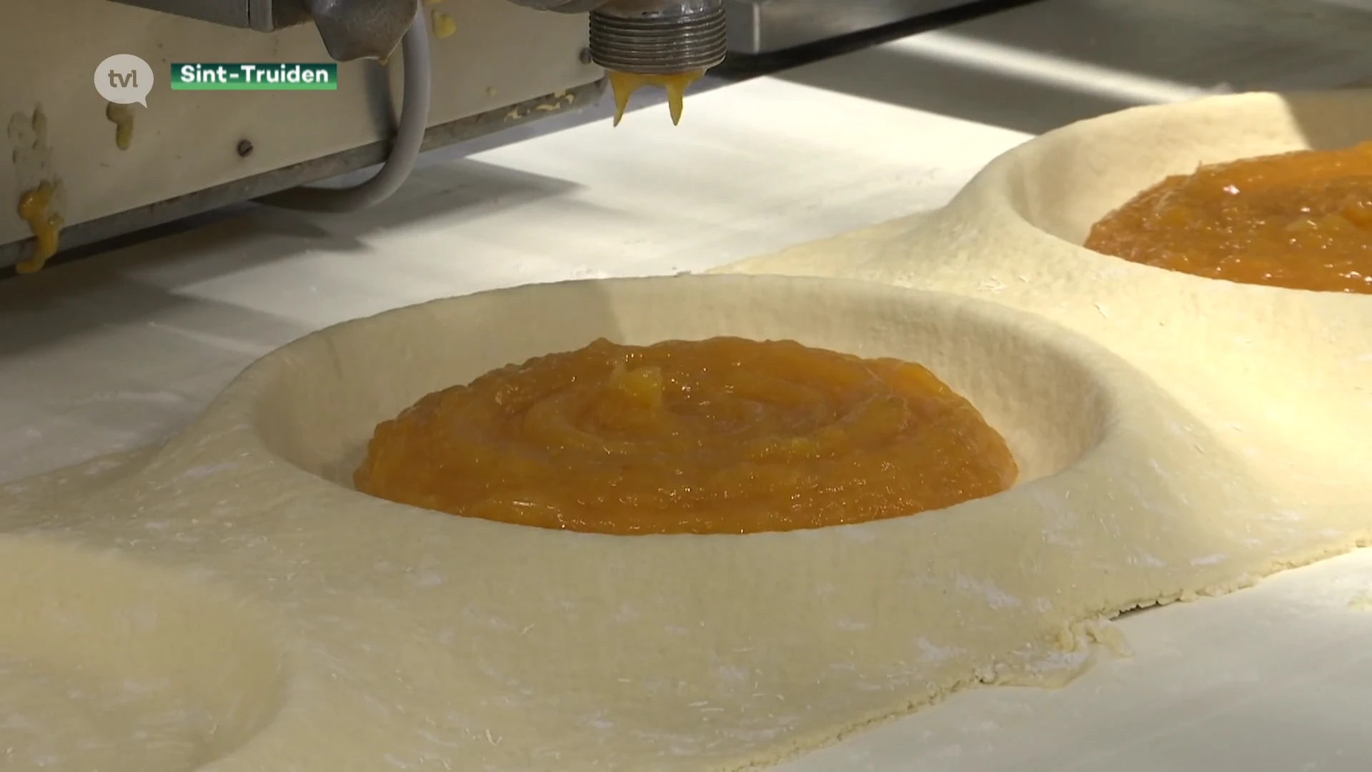 Zo wordt Limburgse vlaai gemaakt