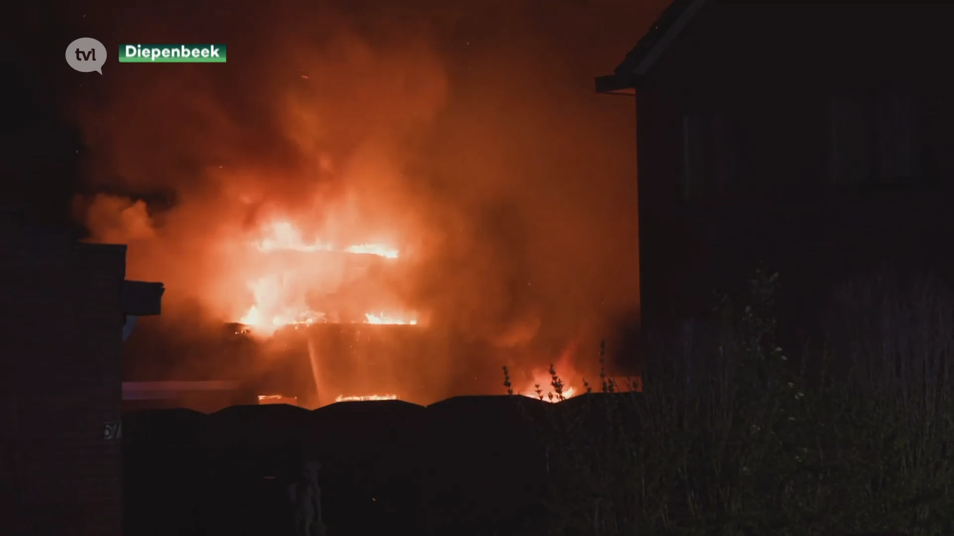 Hevige brand legt achterbouw in de as in Diepenbeek