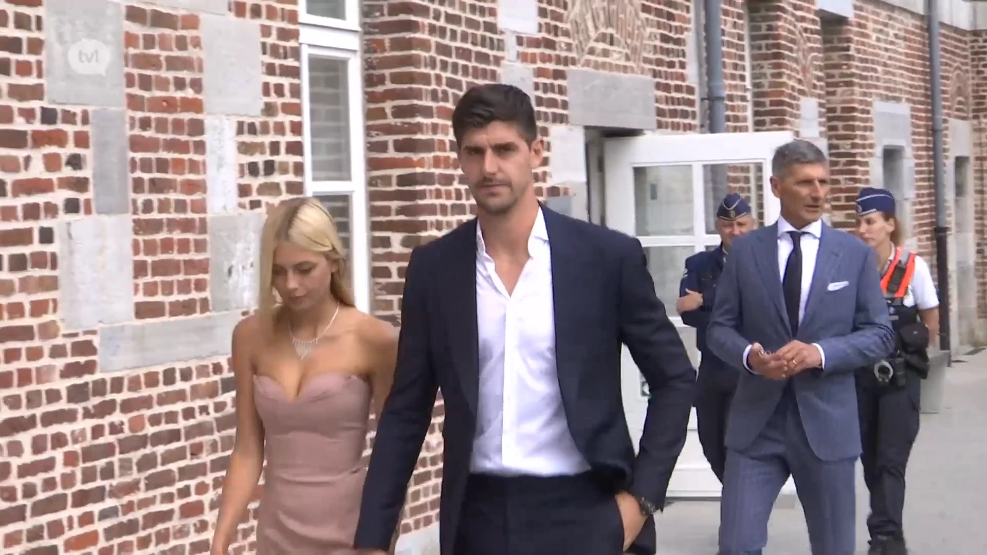 Thibaut Courtois op het huwelijksfeest van broer Gaetan: 'Nu eerst mijn familie, daarna zullen we wel zien'