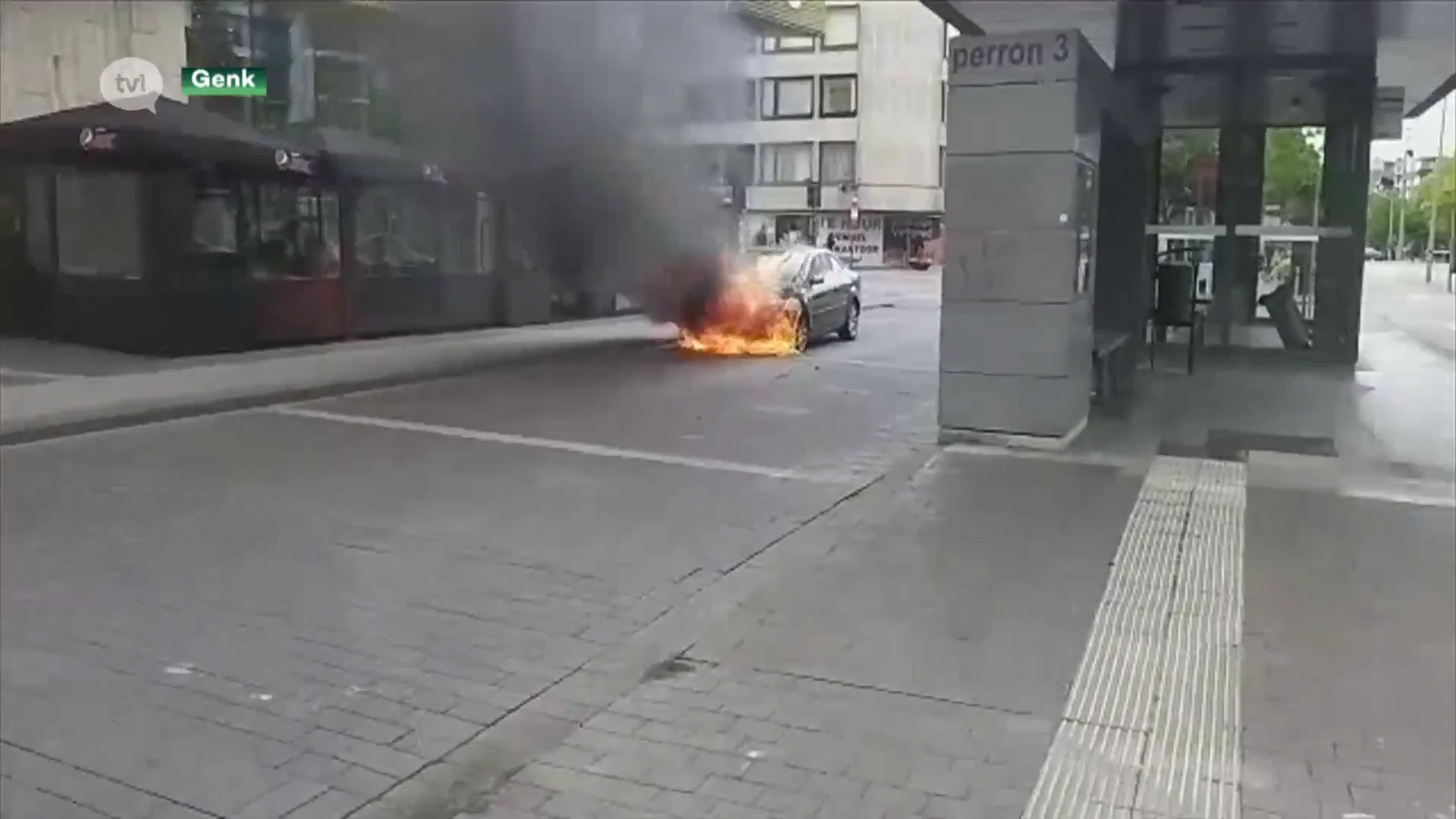 Auto brandt uit voor Shopping 1 in Genk