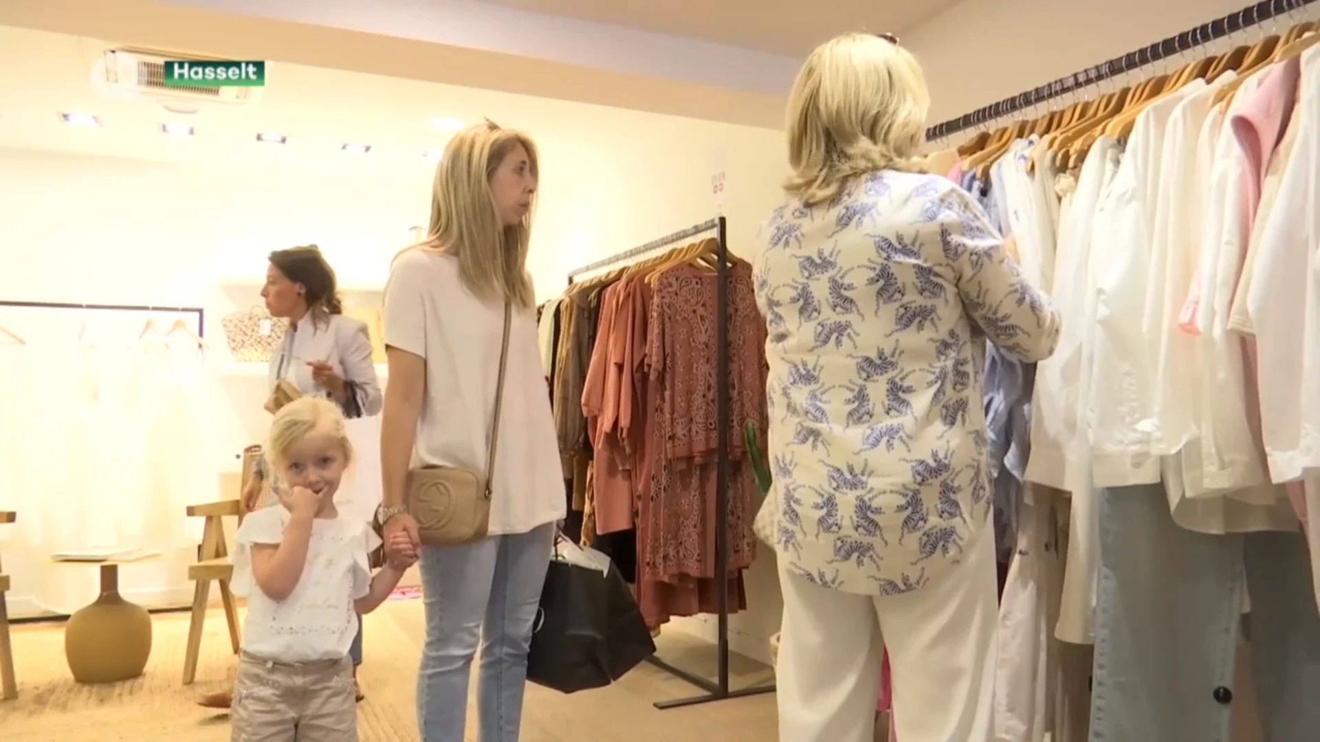Solden goed gestart, winkel weer populairder dan webshop