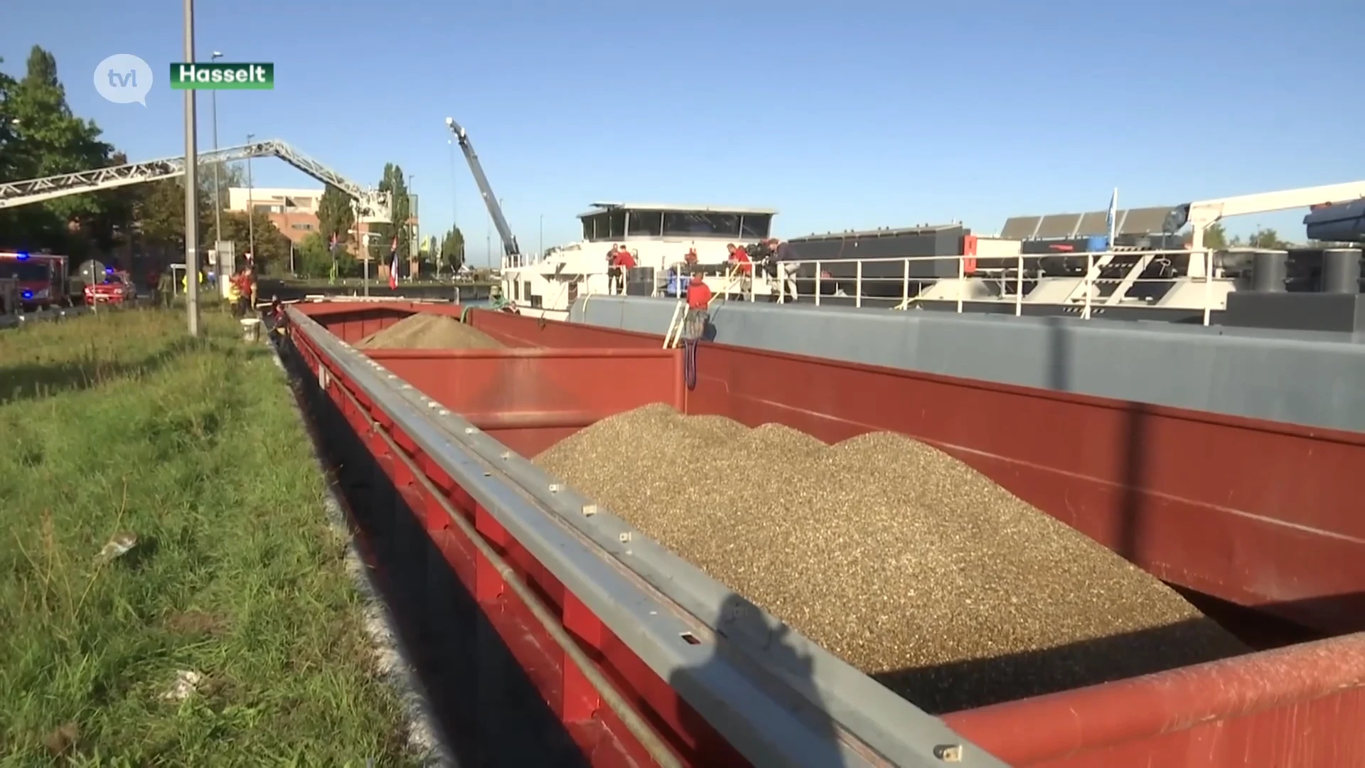 Schip loopt onder water op Albertkanaal