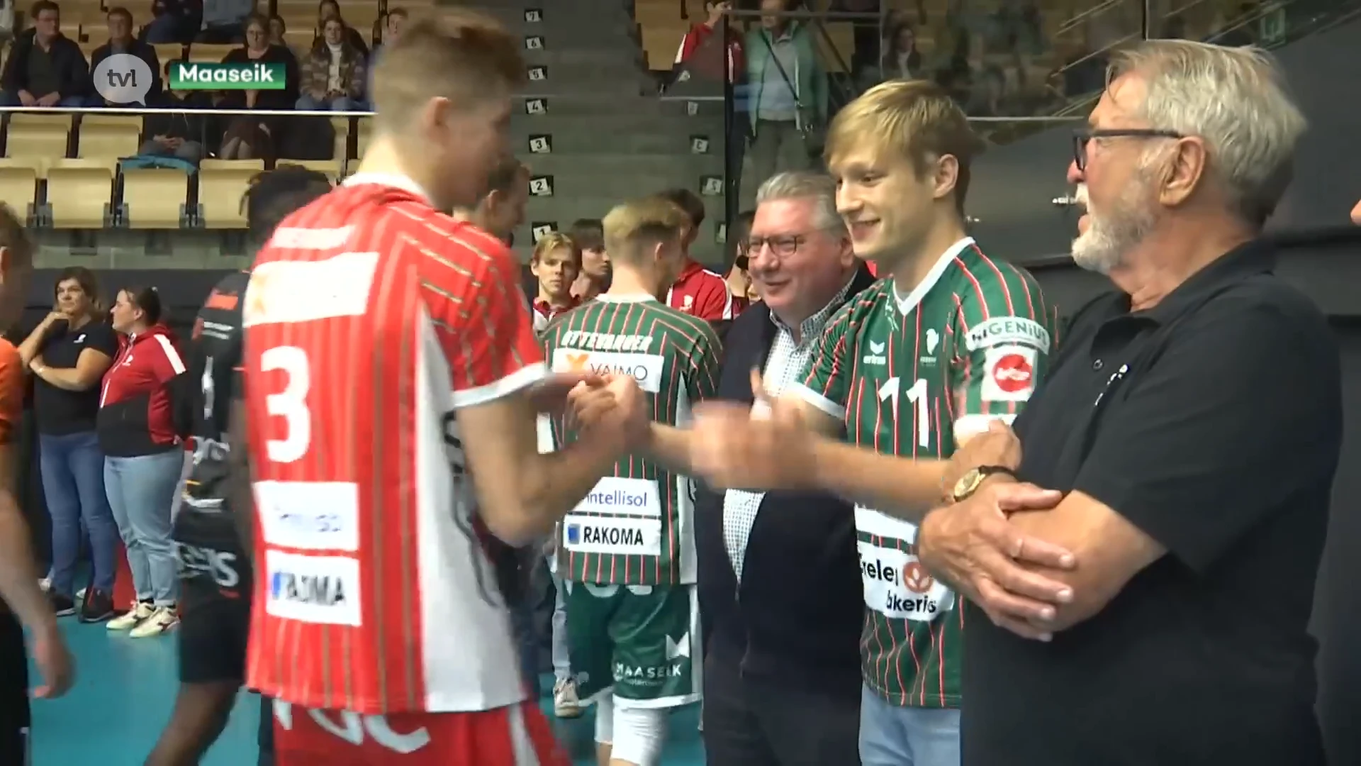 Martin Perin komt 2 weken na hartstilstand ploegmaats aanmoedigen