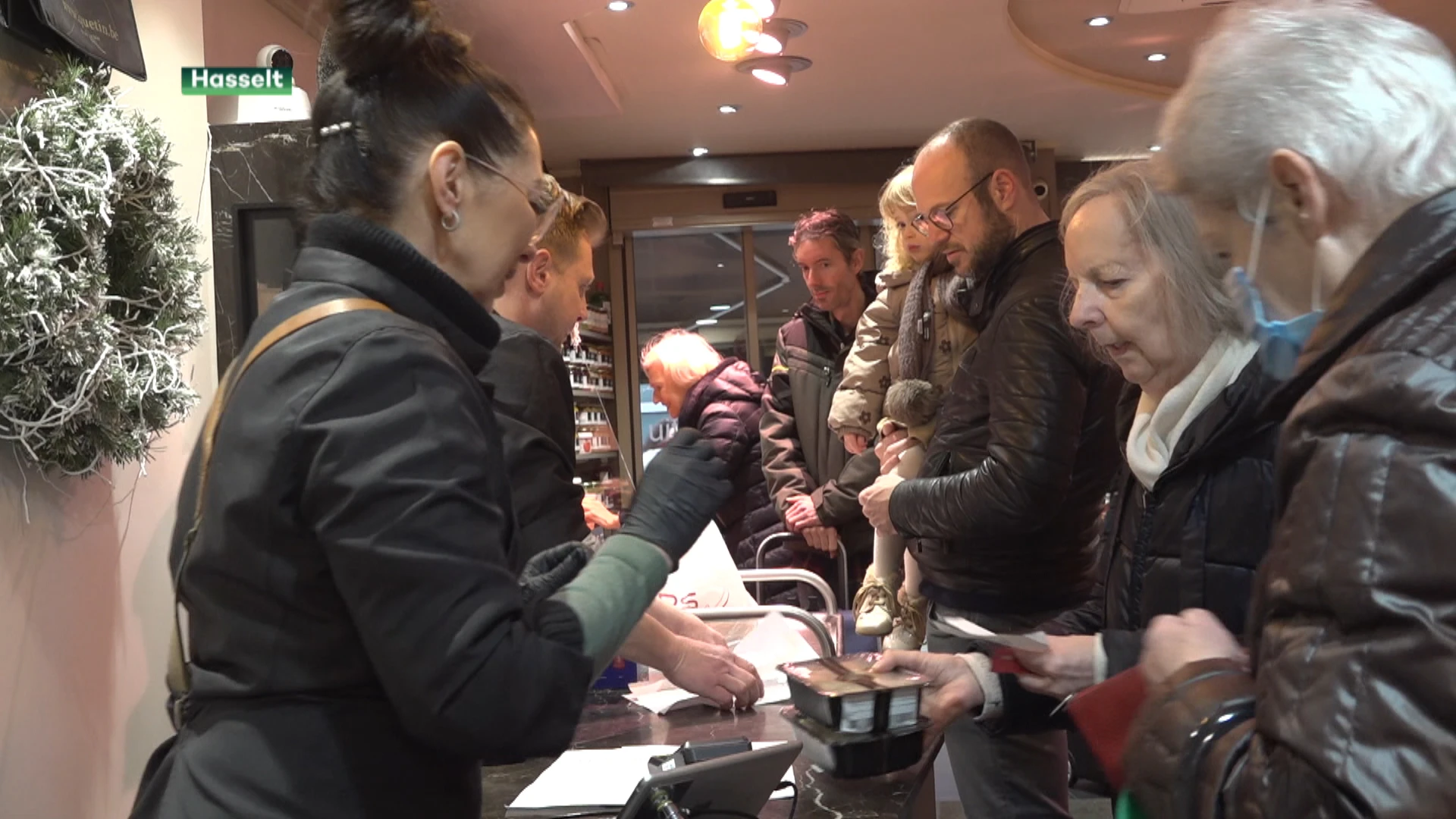 Grote drukte bij slagers, Hasseltse winkel voorziet extra afhaalpunt buiten centrum: "Zitten weer op niveau van voor de coronacrisis"