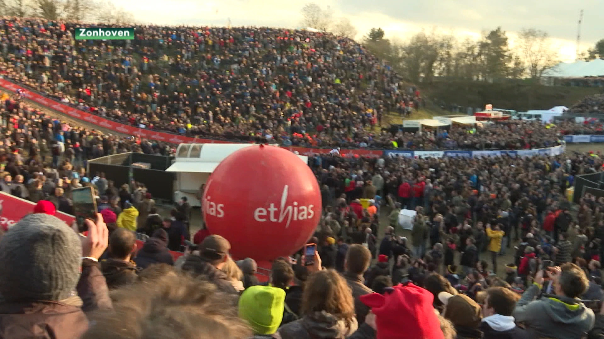 Wout Van Aert is nu ook de koning van de Kuil in Zonhoven