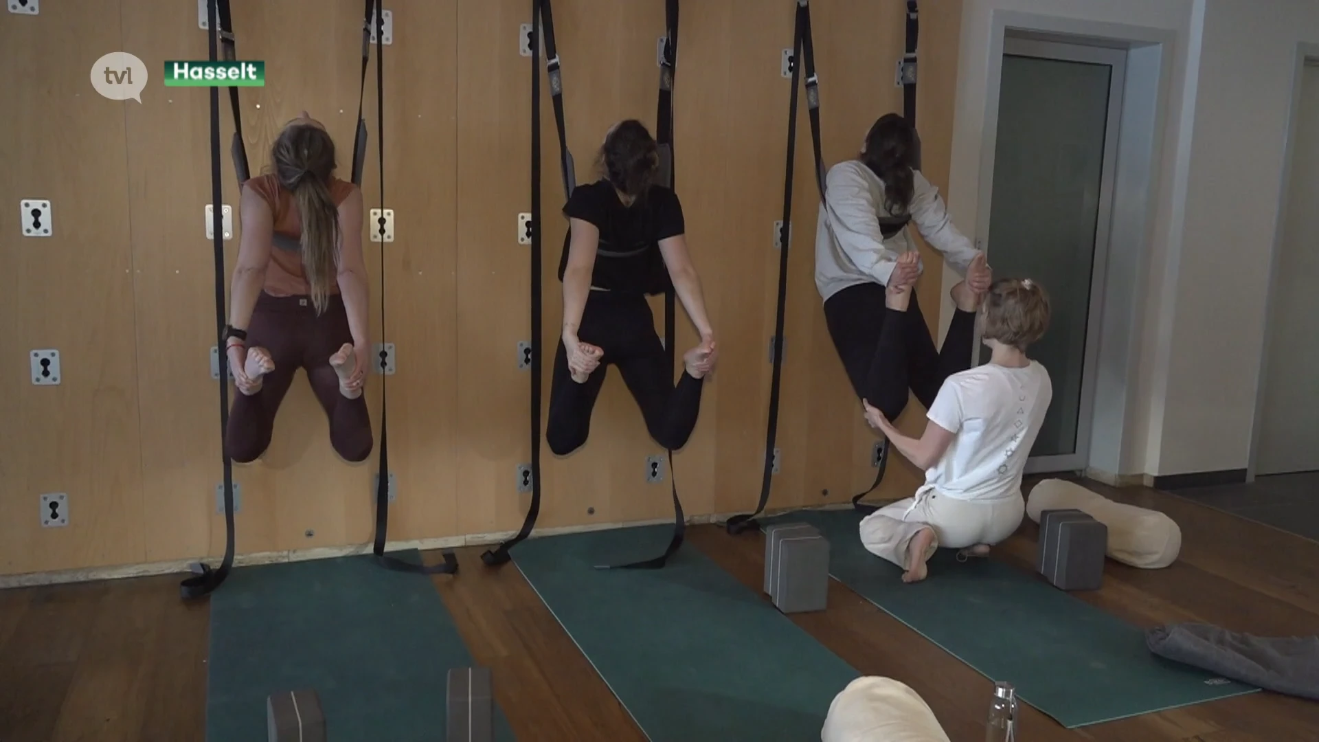 Yoga Wall: met touwen en riemen aan de muur tot rust komen wint aan populariteit