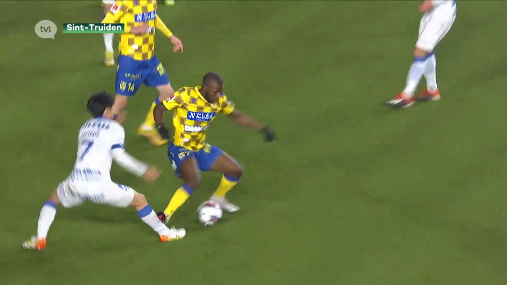 STVV verliest na onbegrijpelijke rode kaart in de zeventiende minuut