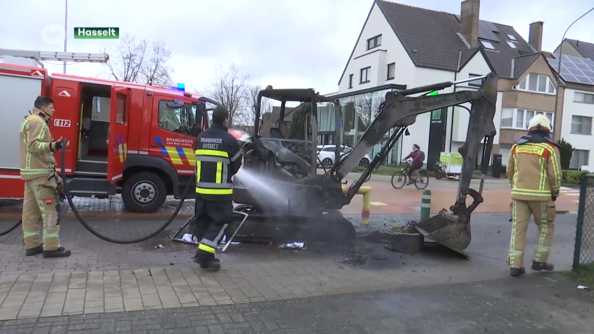 Graafmachine vliegt in brand in Hasselt