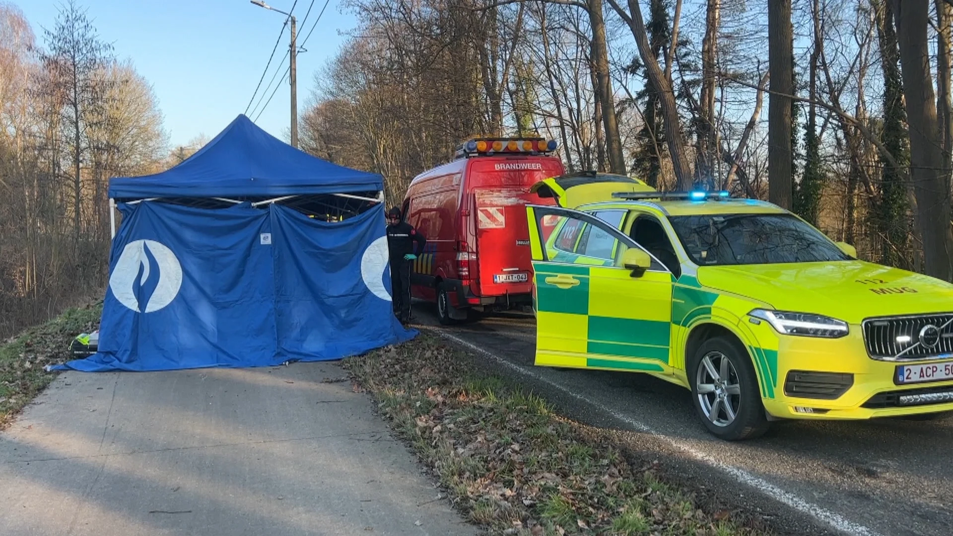 Wielertoeristen en fietsend koppel botsen: één zwaargewonde