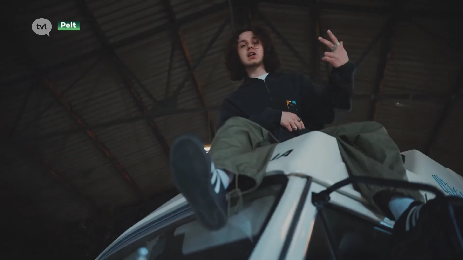 Peltse rapper Rian Snoeks stelt debuut 'Vlinders in de Hel' voor: "3 jaar aan album gewerkt"