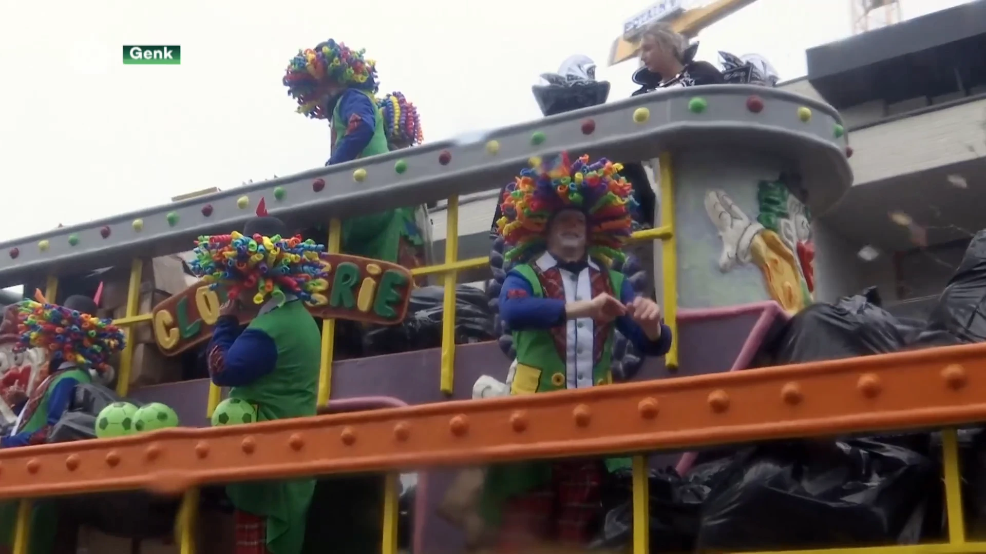 15.000 carnavalvierders trotseren de regen in Genk