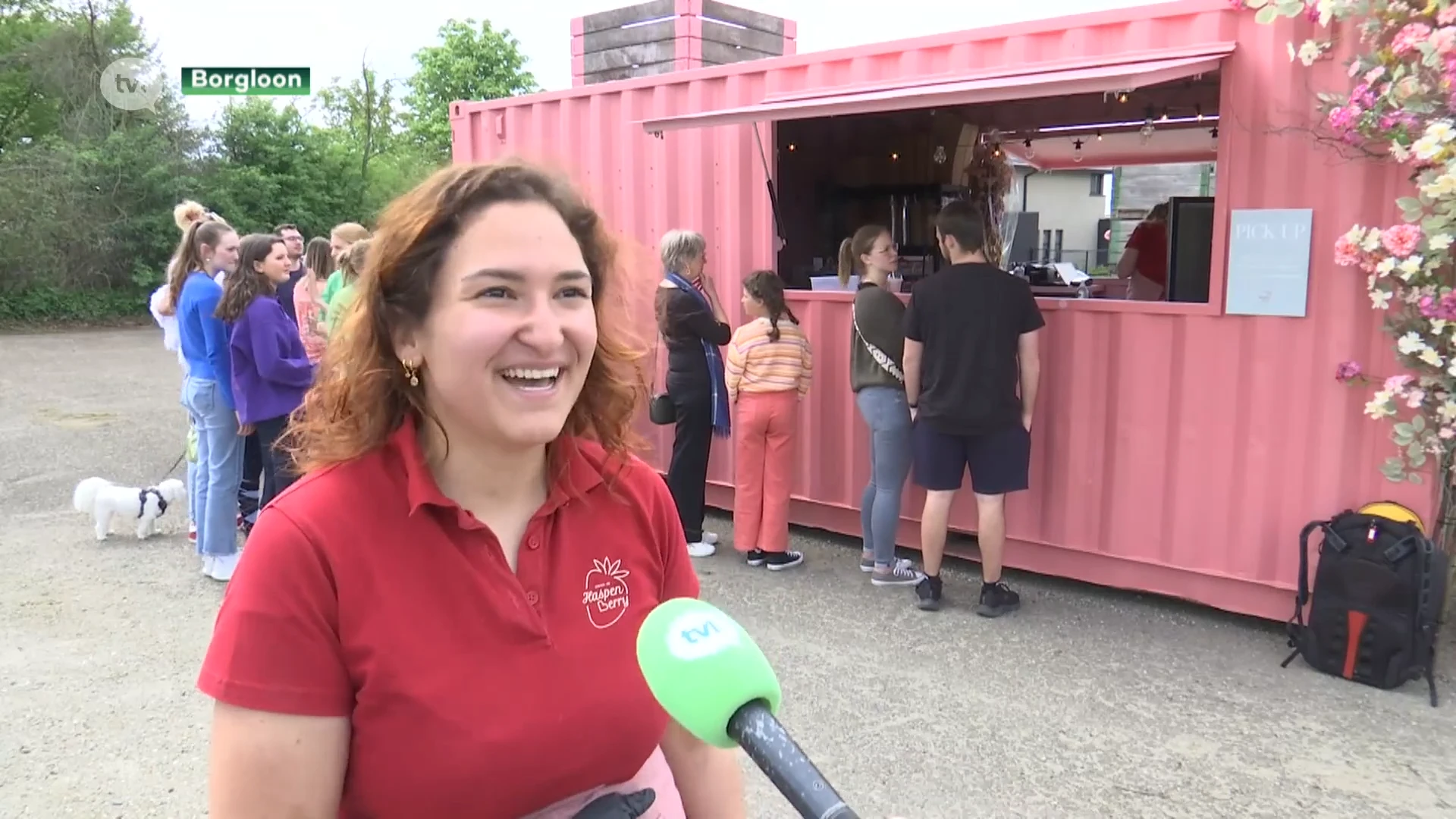 Knalroze drive-in met aardbeien luidt Loonse meimaand in