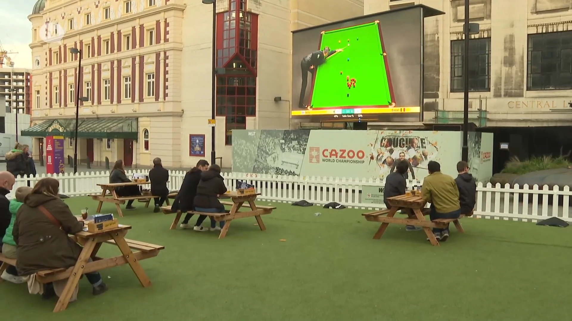 Luca Brecel verovert harten Britse snookerfans: "Ik hou van zijn charisma"
