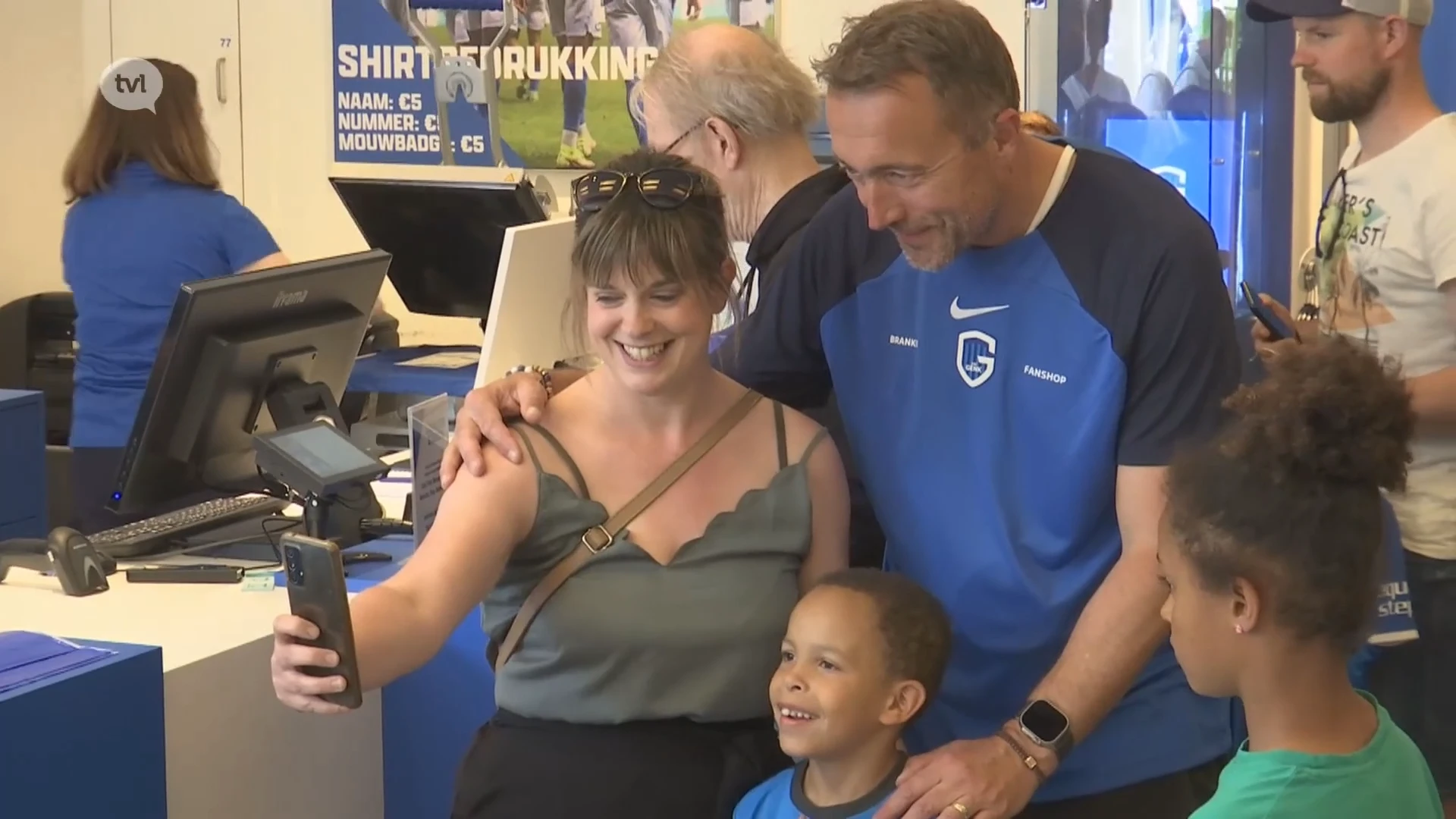 Clublegende Branko Strupar aan de slag in drukbezochte fanshop
