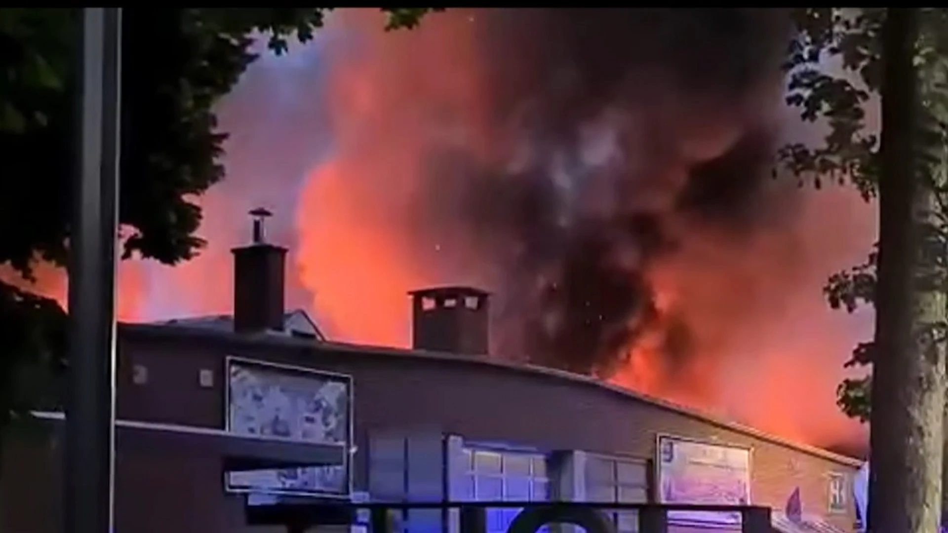 Zware brand legt houtafdeling school Maaseik plat