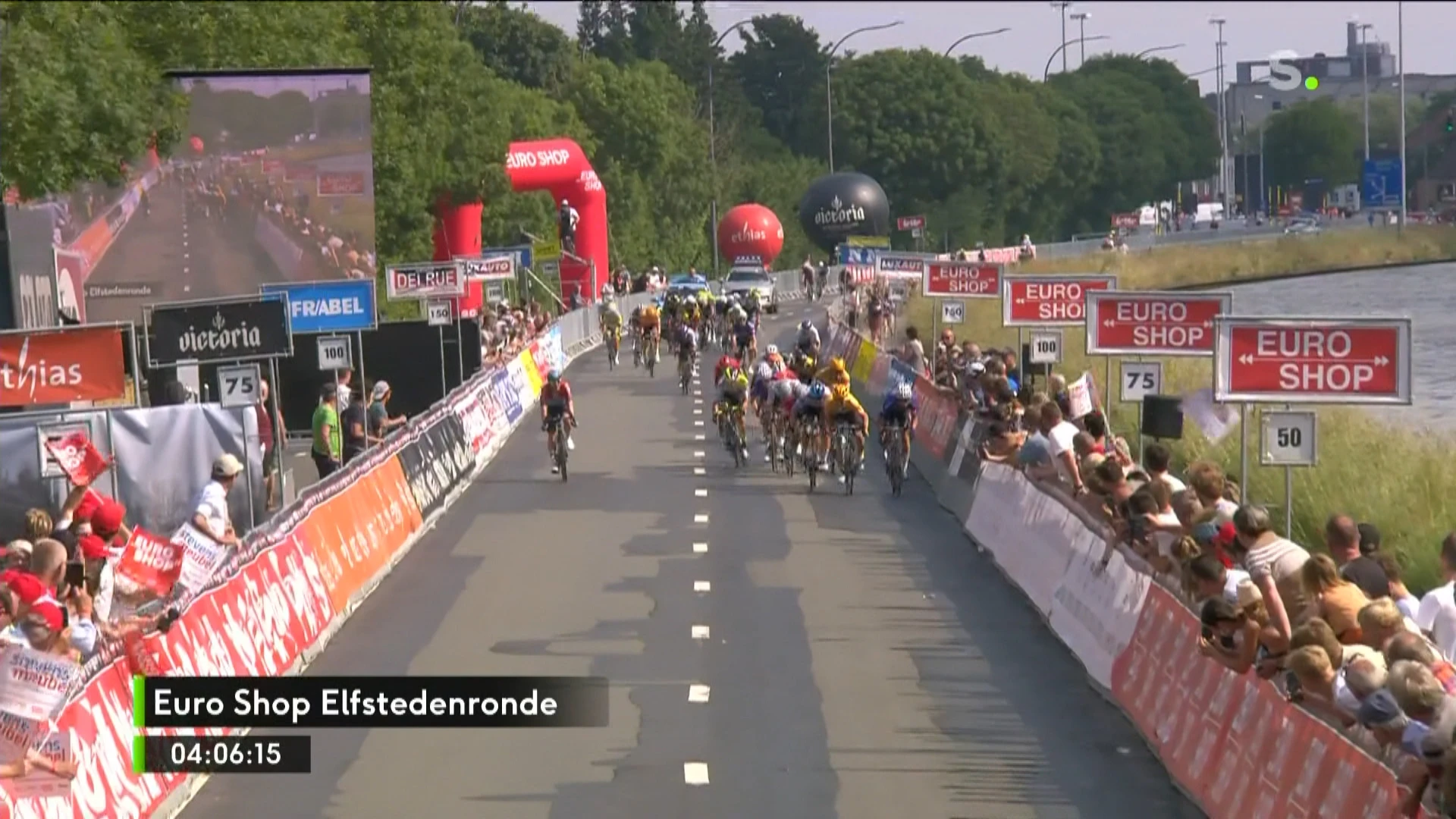 Jasper Philipsen snelt naar winst in Elfstedenronde