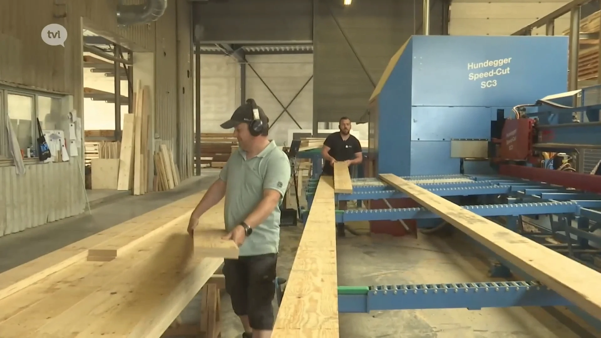 Afvalhout wordt designstoel
