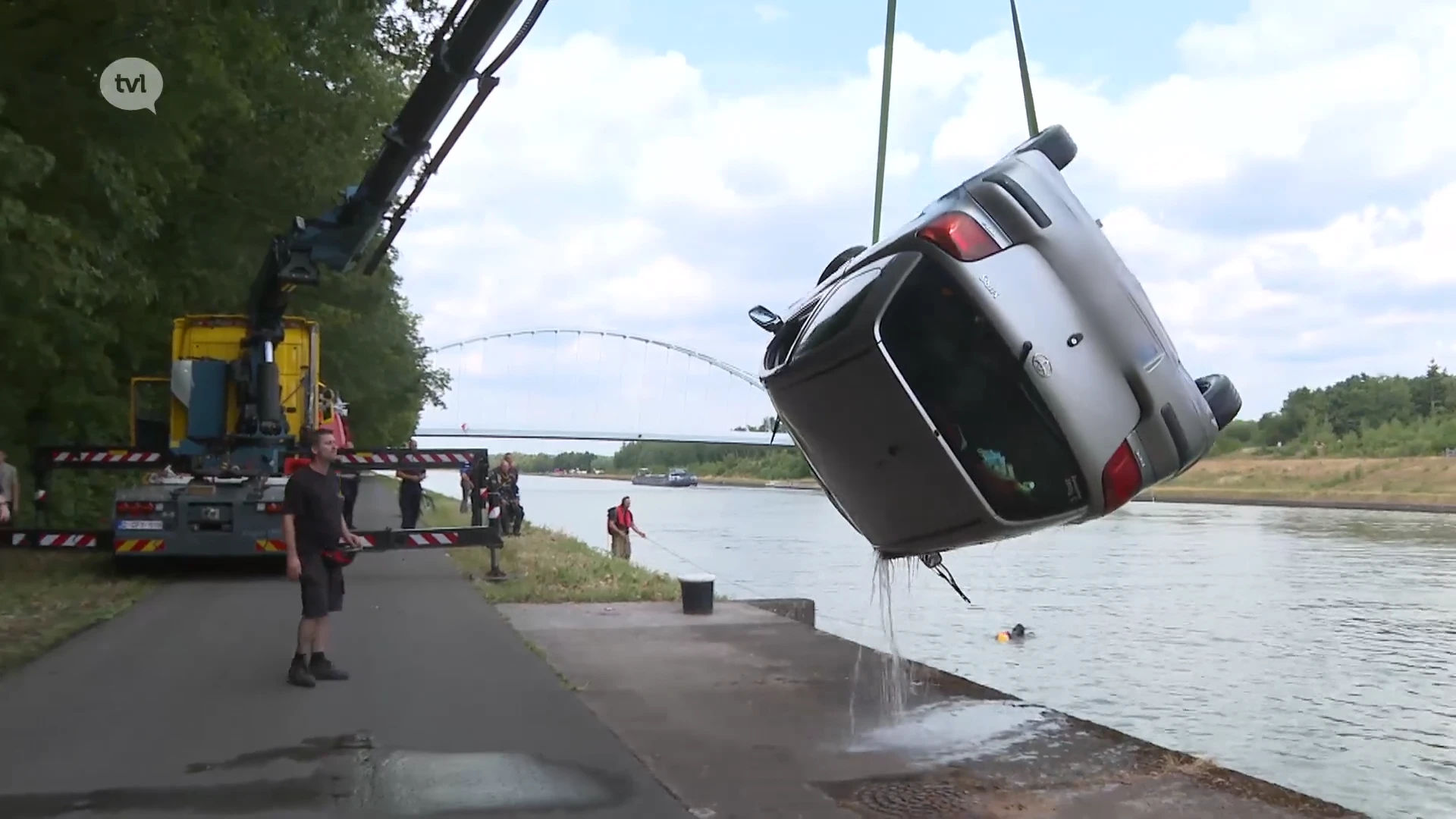 Vrouw belandt met wagen in kanaal in Eigenbilzen