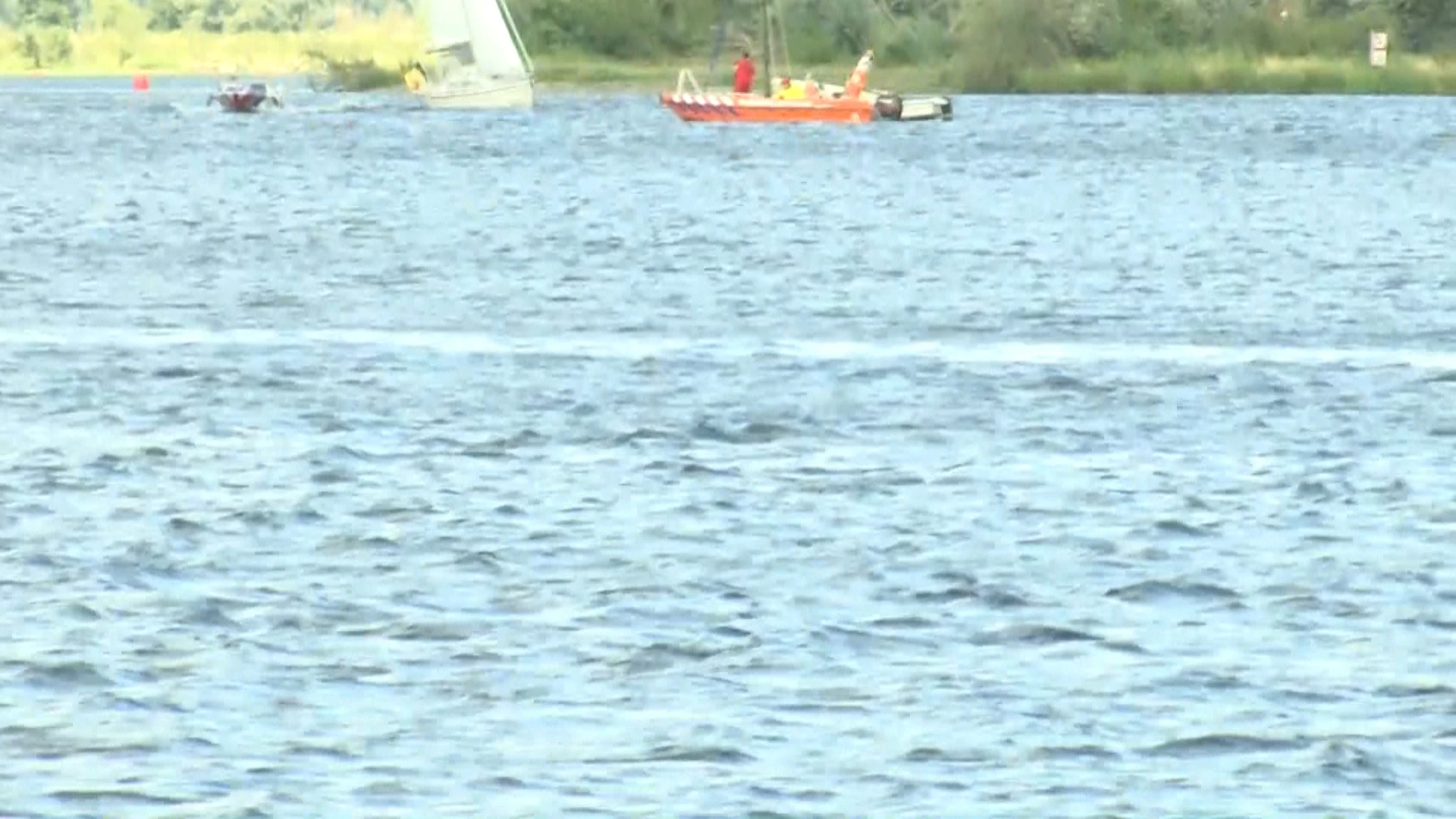 Boot gekapseisd op plas in Kinrooi: één gewonde