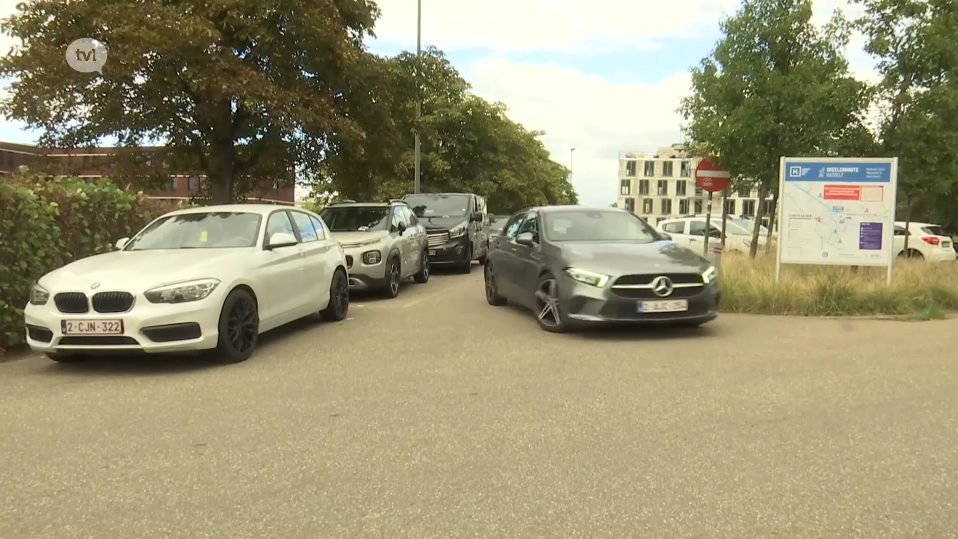 Minister Lydia Peeters wil campussen aanpassen zodat studenten minder de auto moeten gebruiken