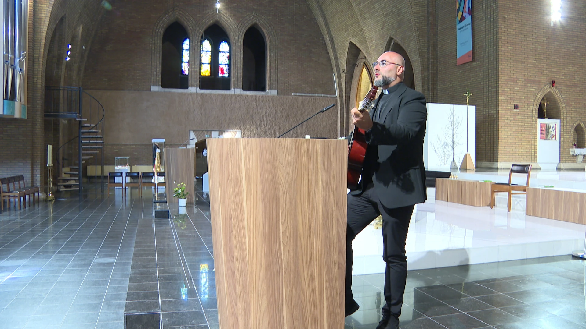 Genkenaar Gianluca Loperfido (33) wordt priester: "Ik wil mensen helpen"