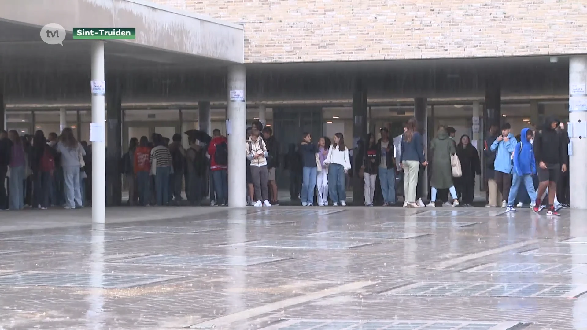 Natte eerste schooldag in Sint-Truiden