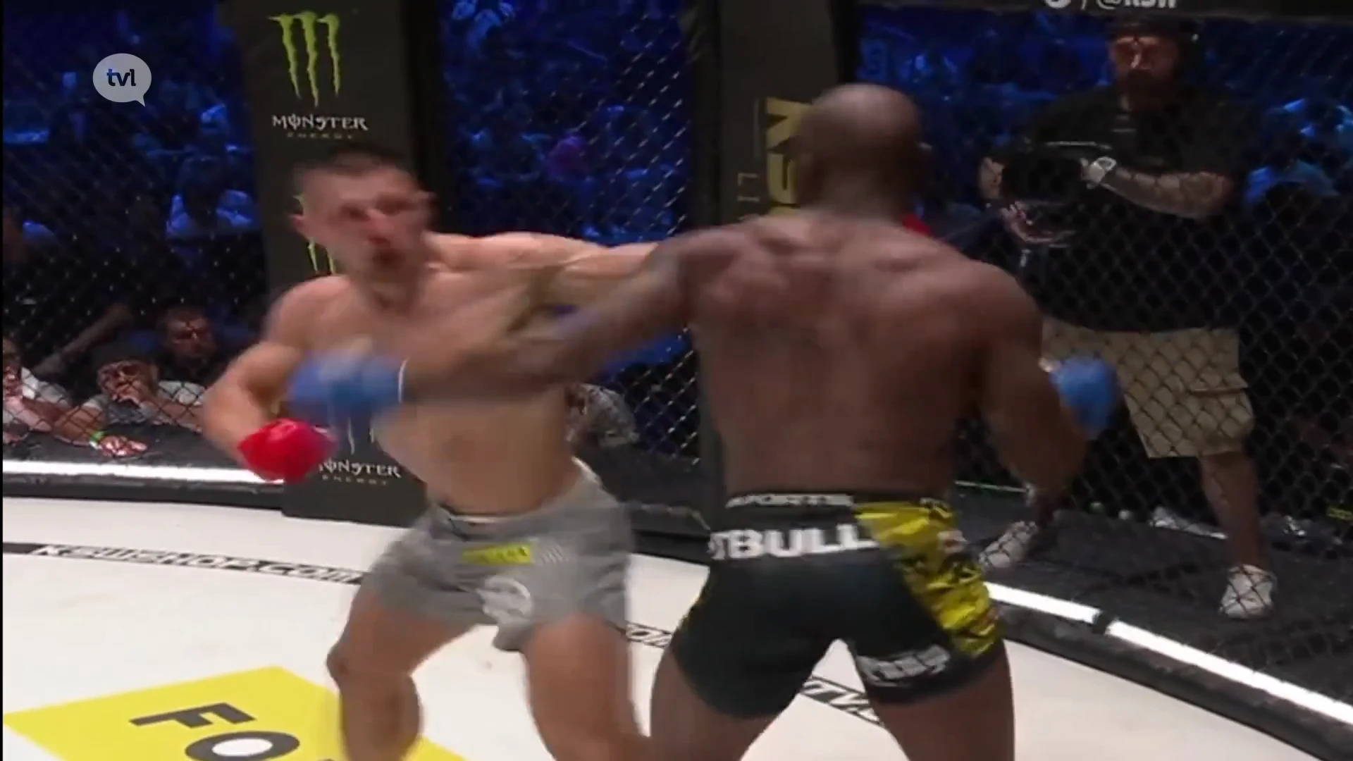 Artur Szczepaniak knoopt terug aan met de zege in de KSW