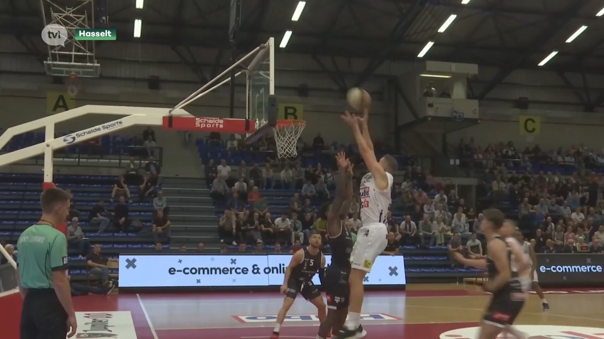 Limburg United neemt vliegende start