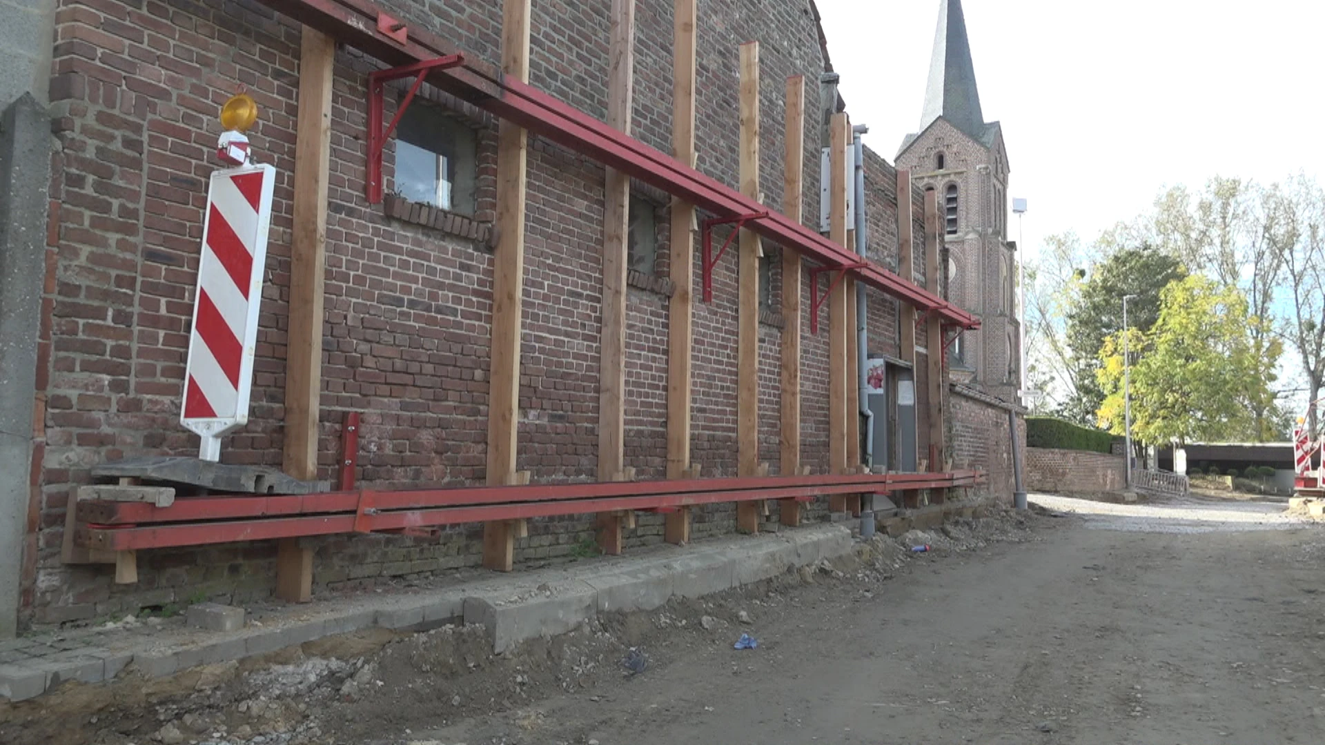 Instortingsgevaar dreigt voor huizen in Zammelen na nutswerken