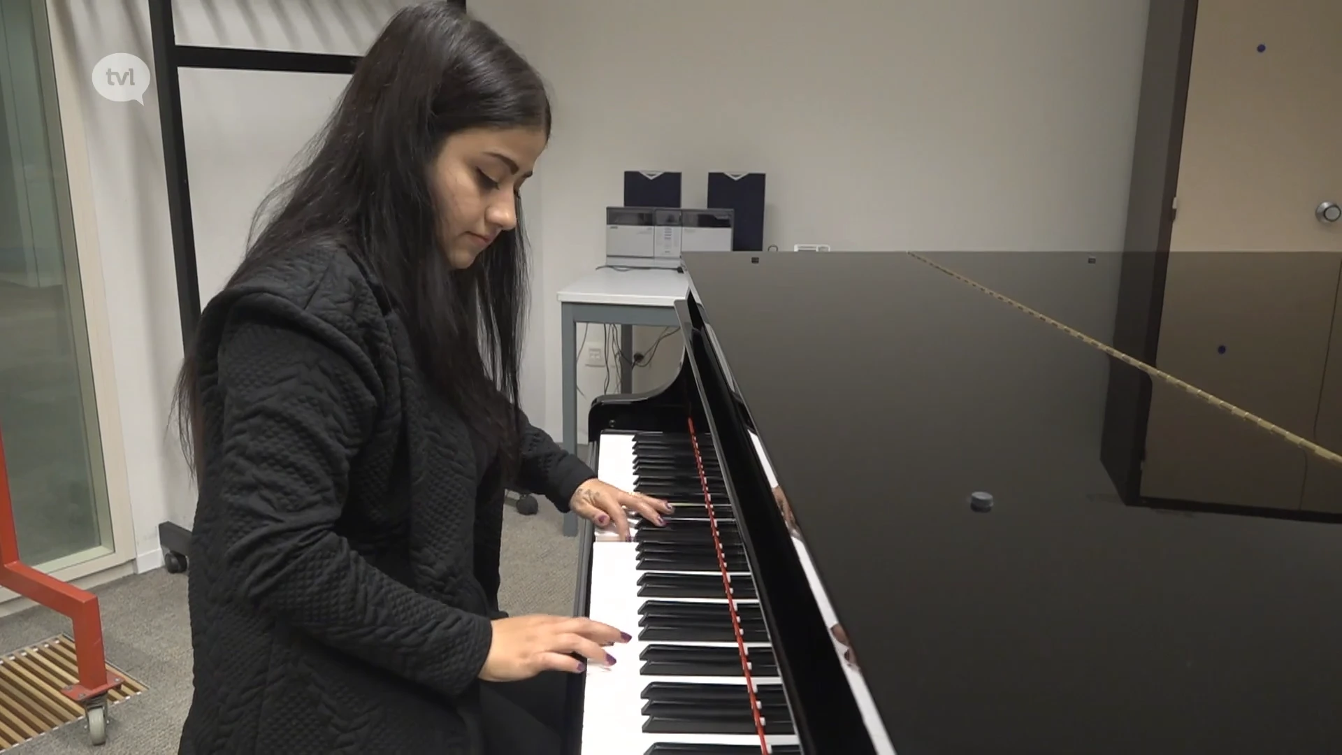 Syrische pianiste wil muziekles geven aan kinderen met mentale beperking
