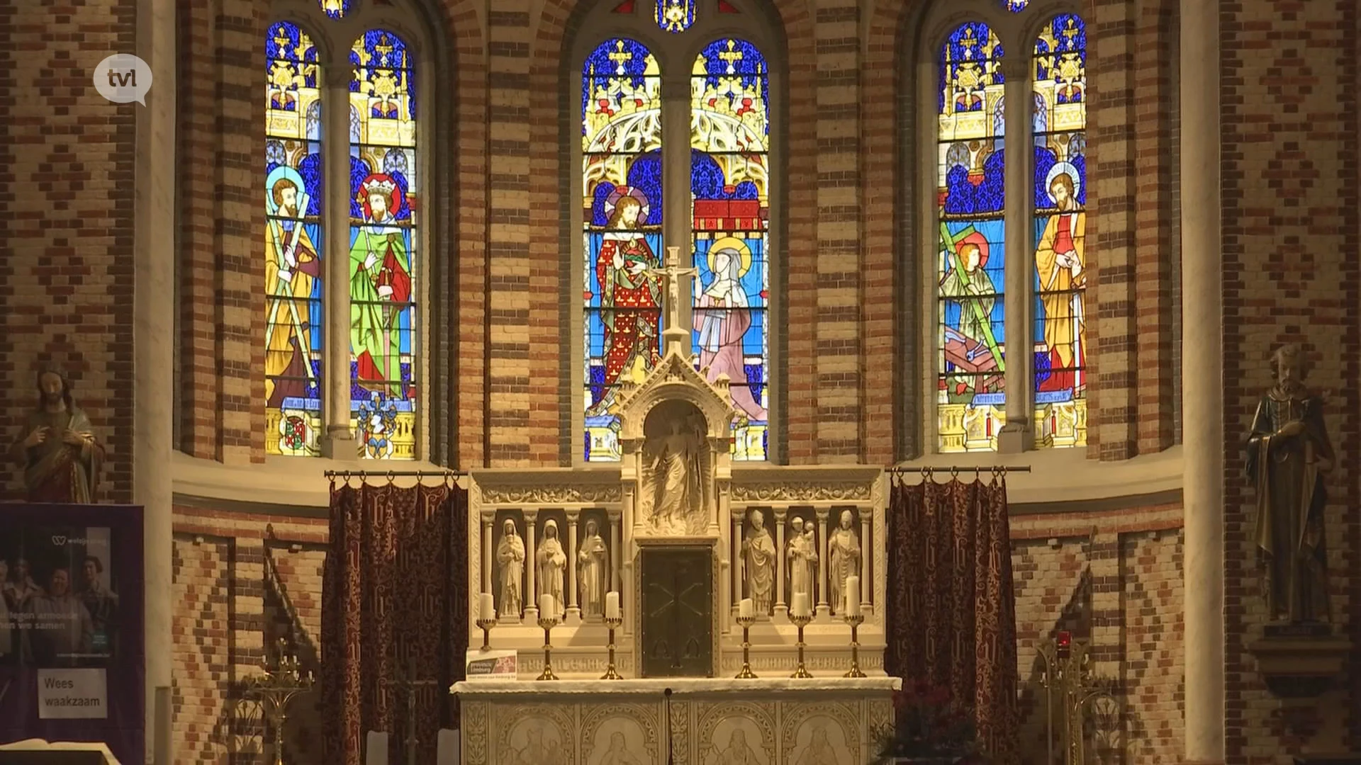 Hoofdaltaar Paalse Sint-Jan-de-Doperkerk kent gouden kerst