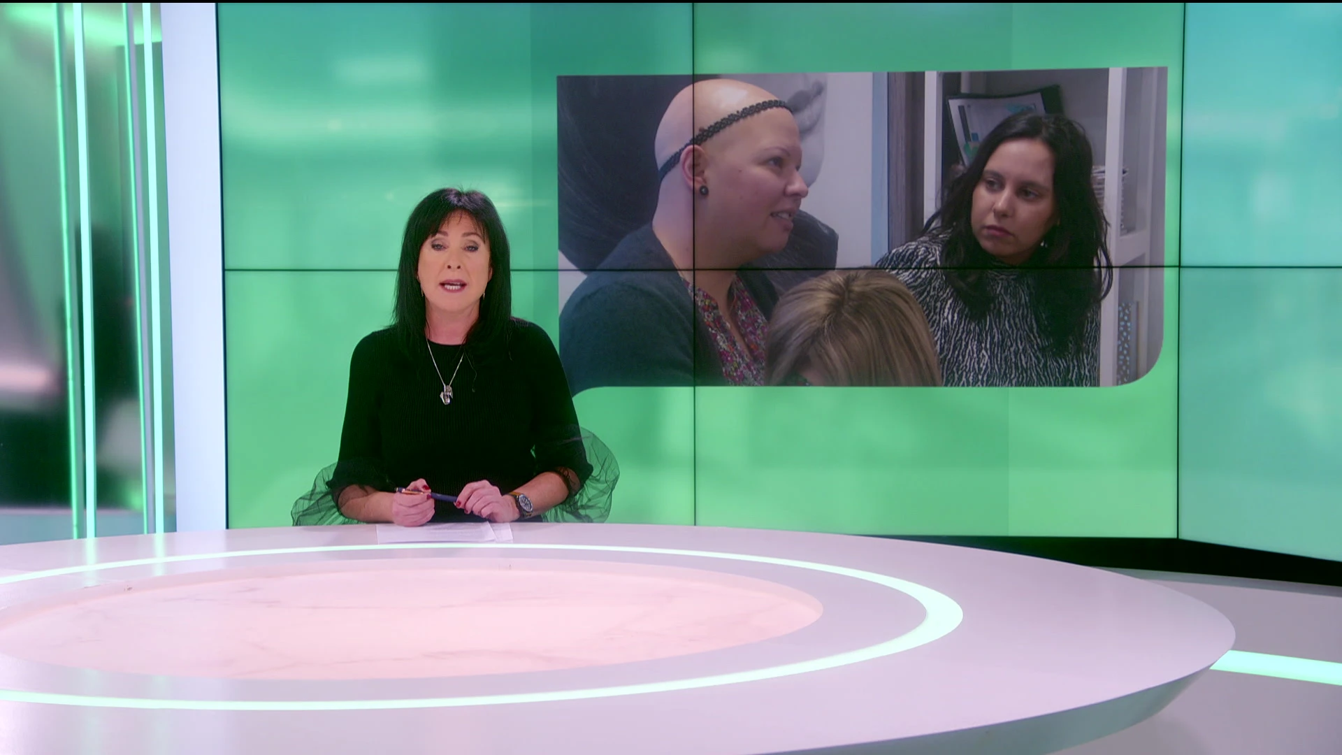 Beringse Jessica Mantoni klaagt hoge prijs medische haarprotheses aan: "2.000 euro is onbetaalbaar voor alleenstaande moeder"