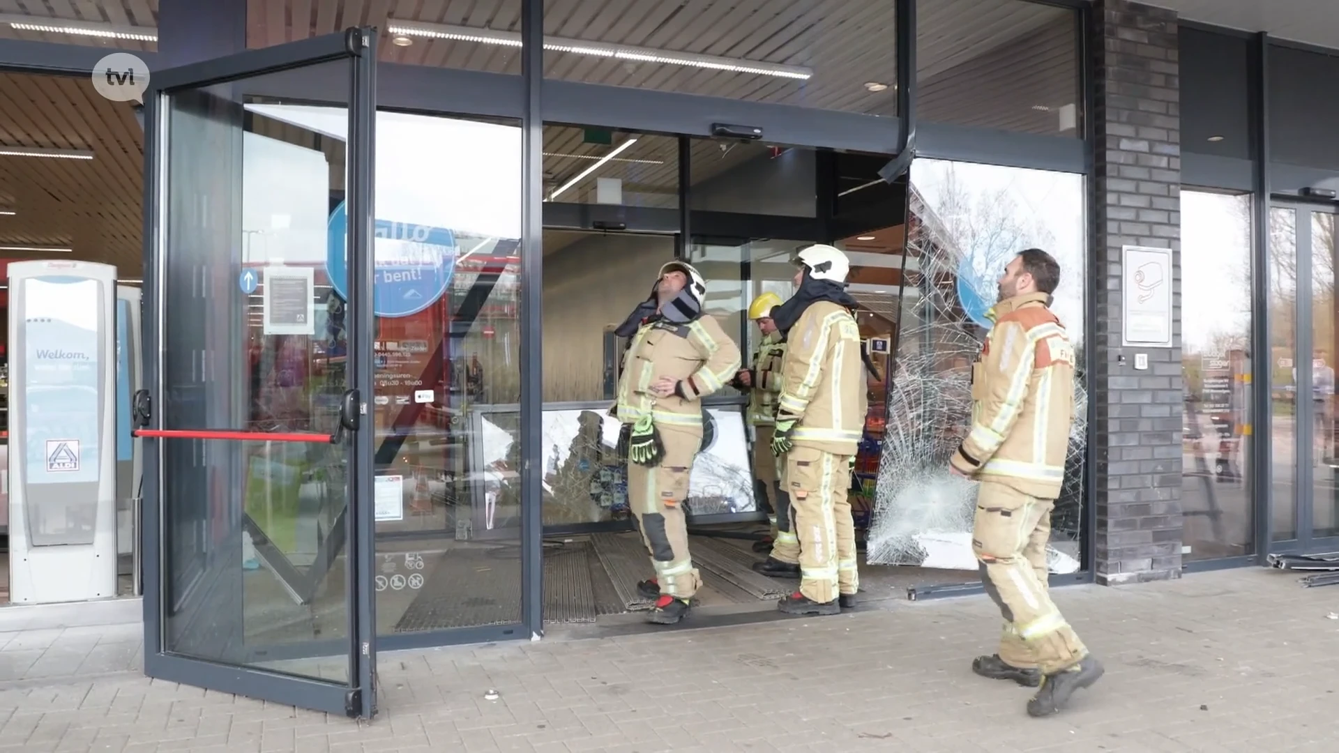 Auto rijdt Aldi binnen in Tongeren