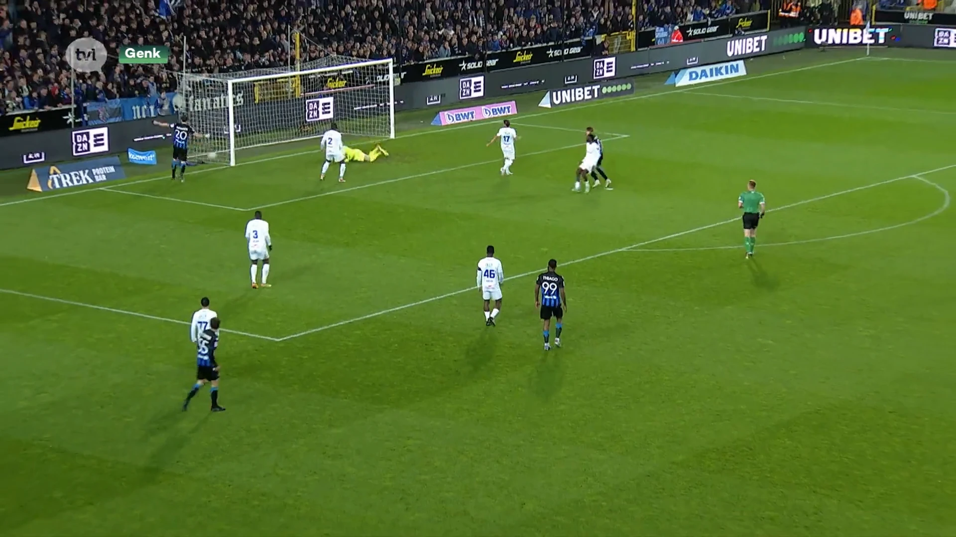 Wouter Vrancken rekent op eergevoel en reactie van spelers tegen Club Brugge