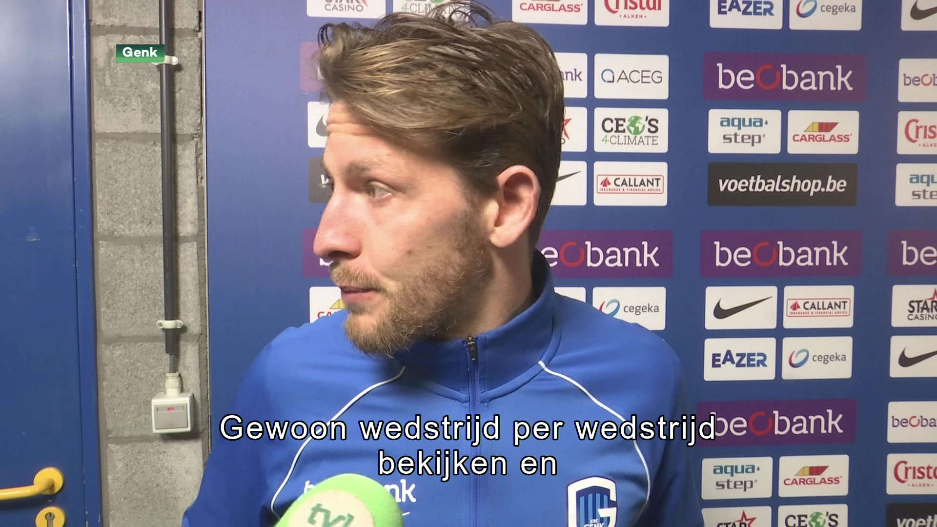 Spelers Racing Genk reageren teleurgesteld na zwaar verlies tegen Club Brugge