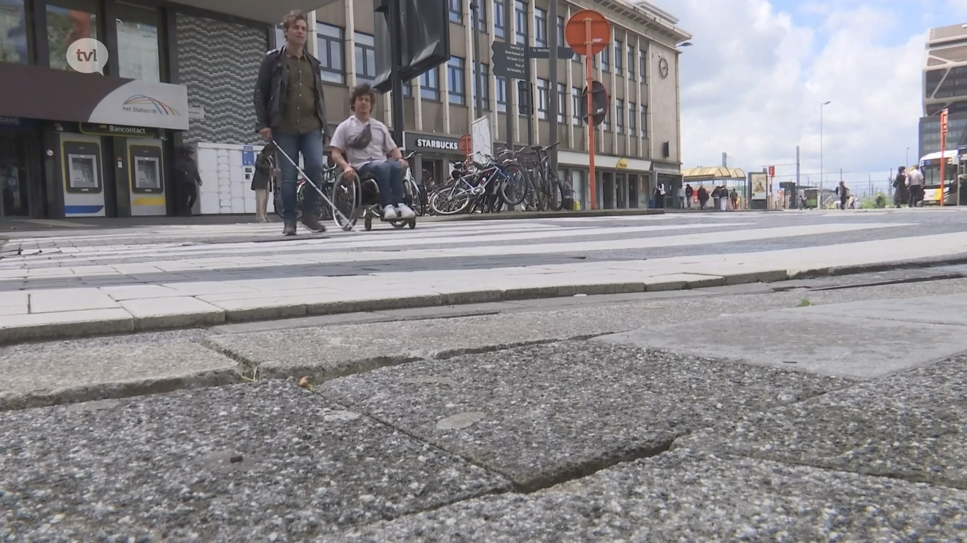 Blinde Dirk Opsteyn (Groen) wil drempels voor slechtzienden uit de wereld helpen