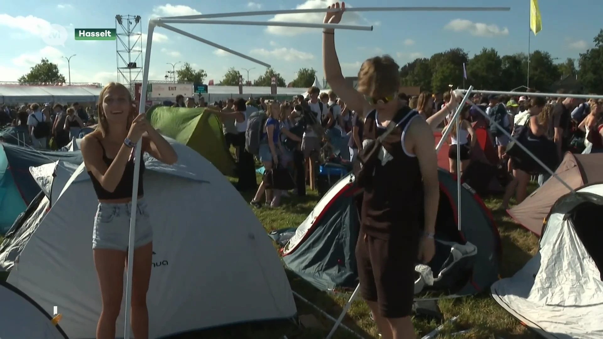 Duizenden festivalgangers komen aan op Pukkelpopcamping