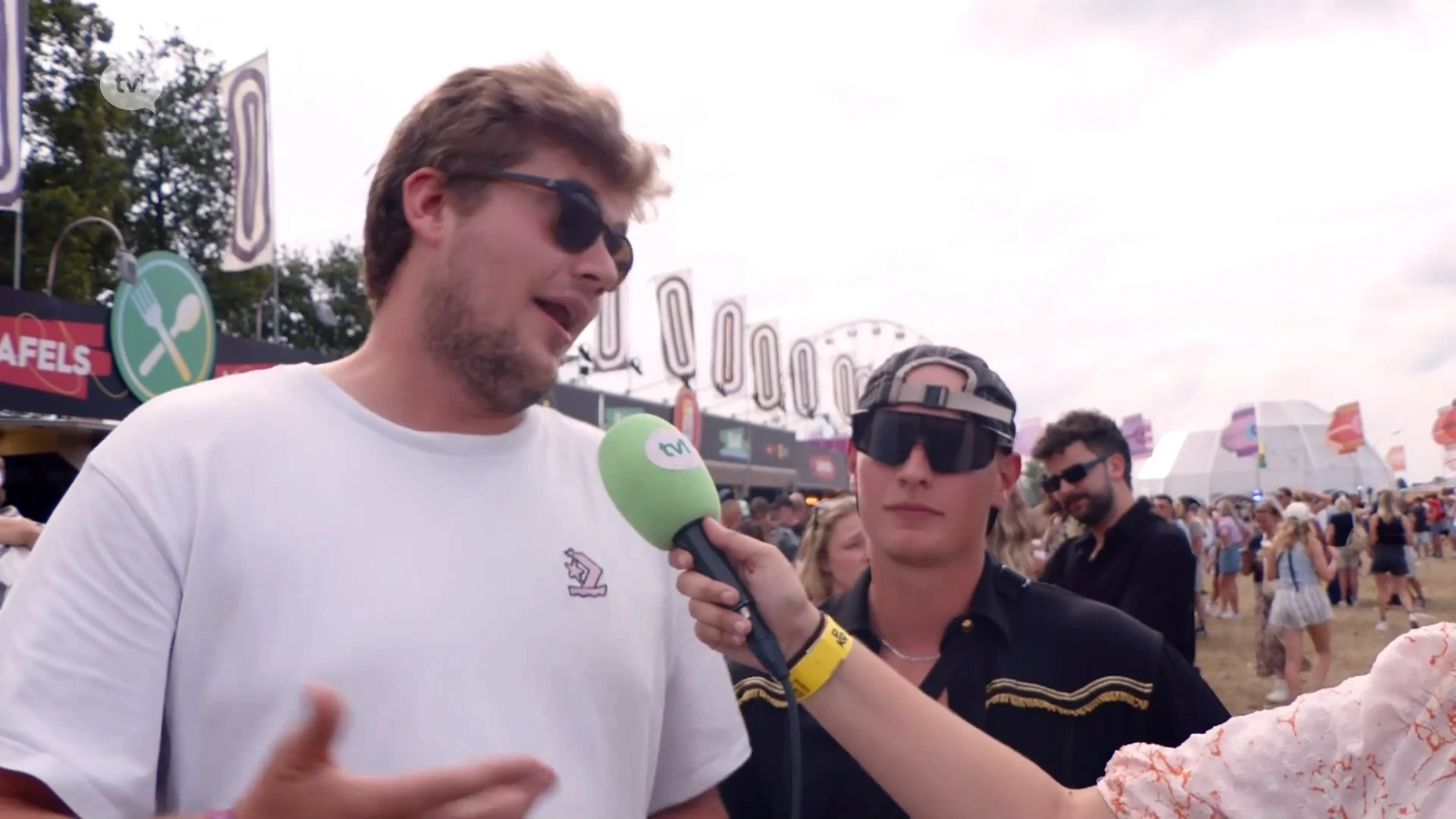 "De vibe hier is echt prachtig": live naar Tine op de festivalweide