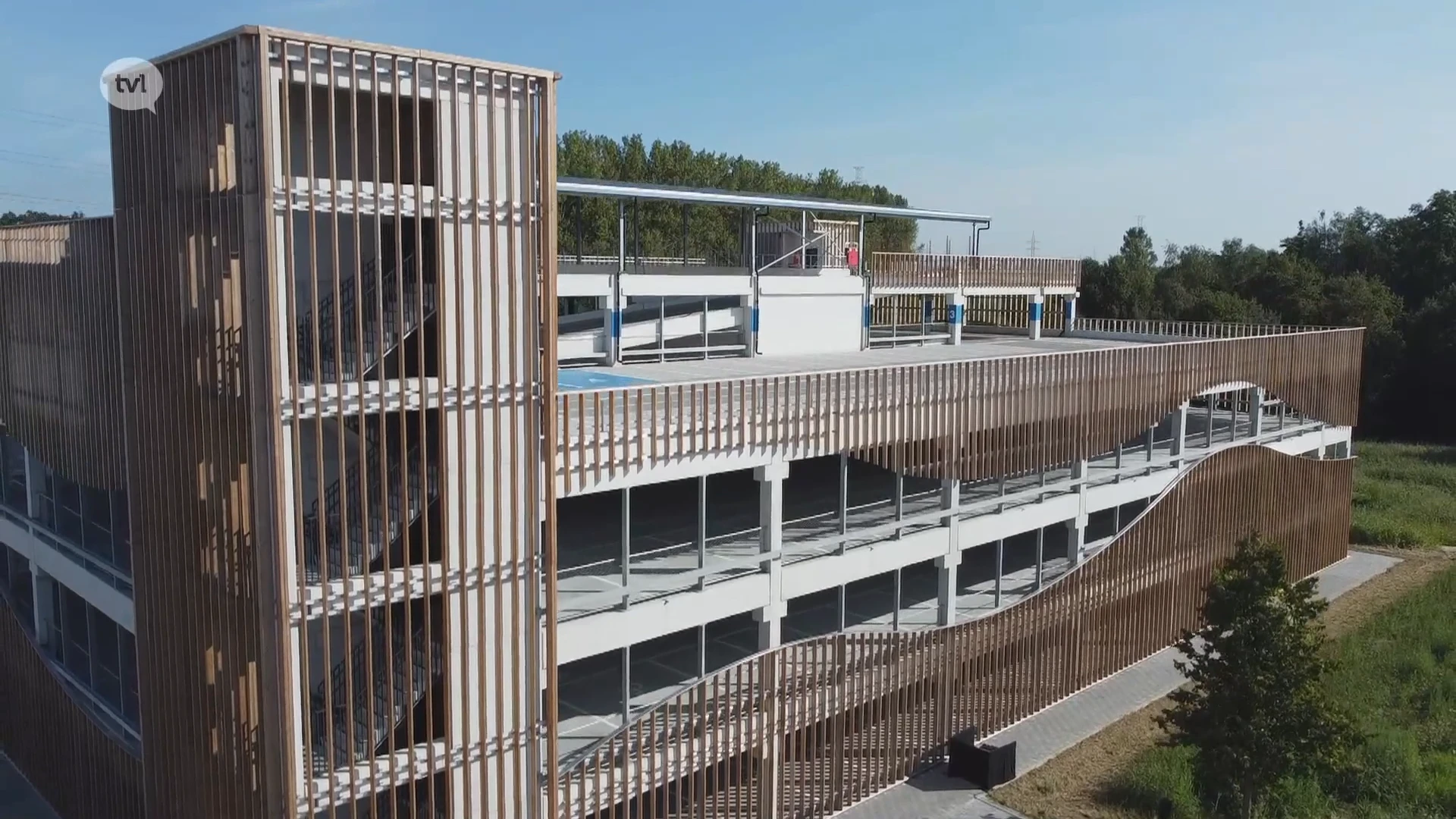 350 gratis plaatsen: nieuwe parkeertoren op Diepenbeekse bouwcampus geopend
