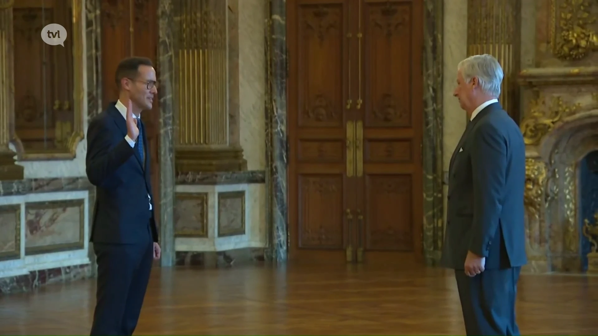Hasselaar Rob Beenders legt eed af als minister