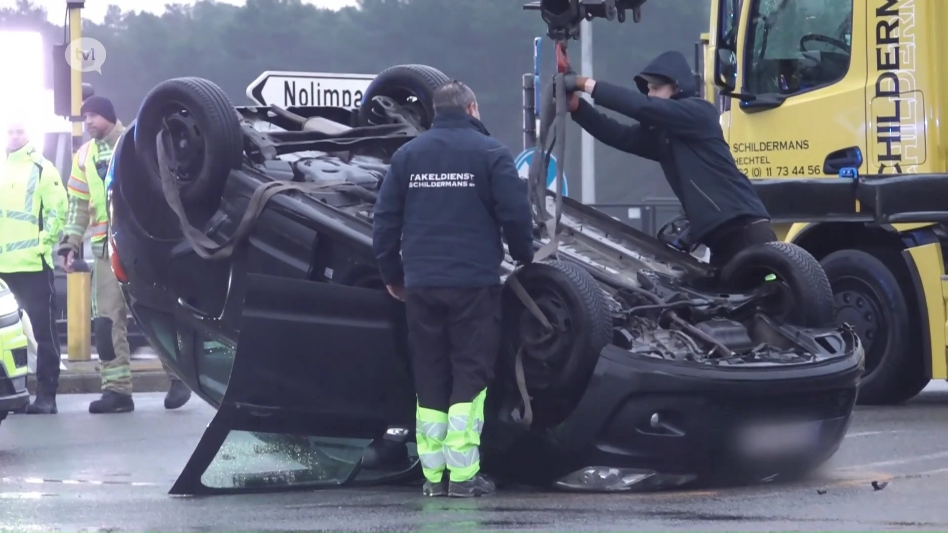 Auto overkop in Pelt