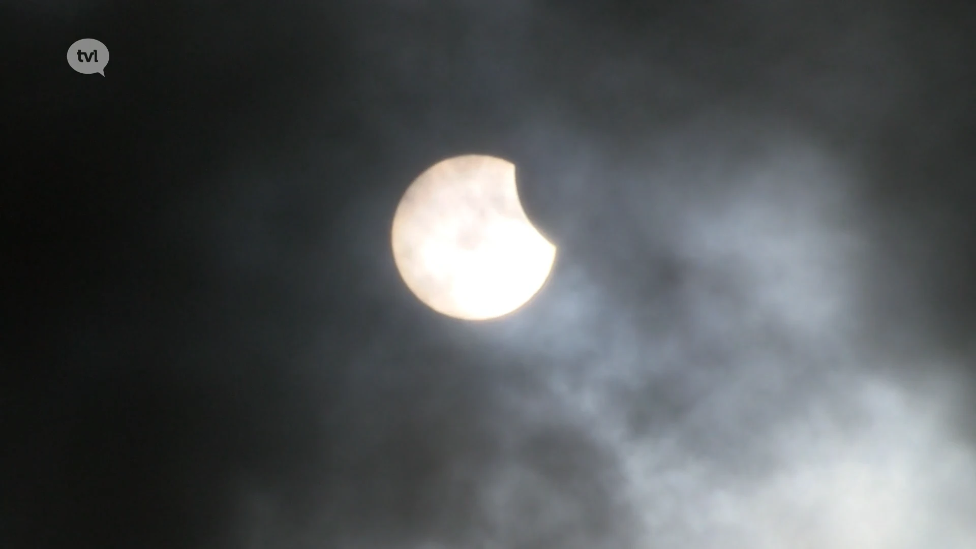 Limburgers genieten van gedeeltelijke zonsverduistering in verschillende sterrenwachten