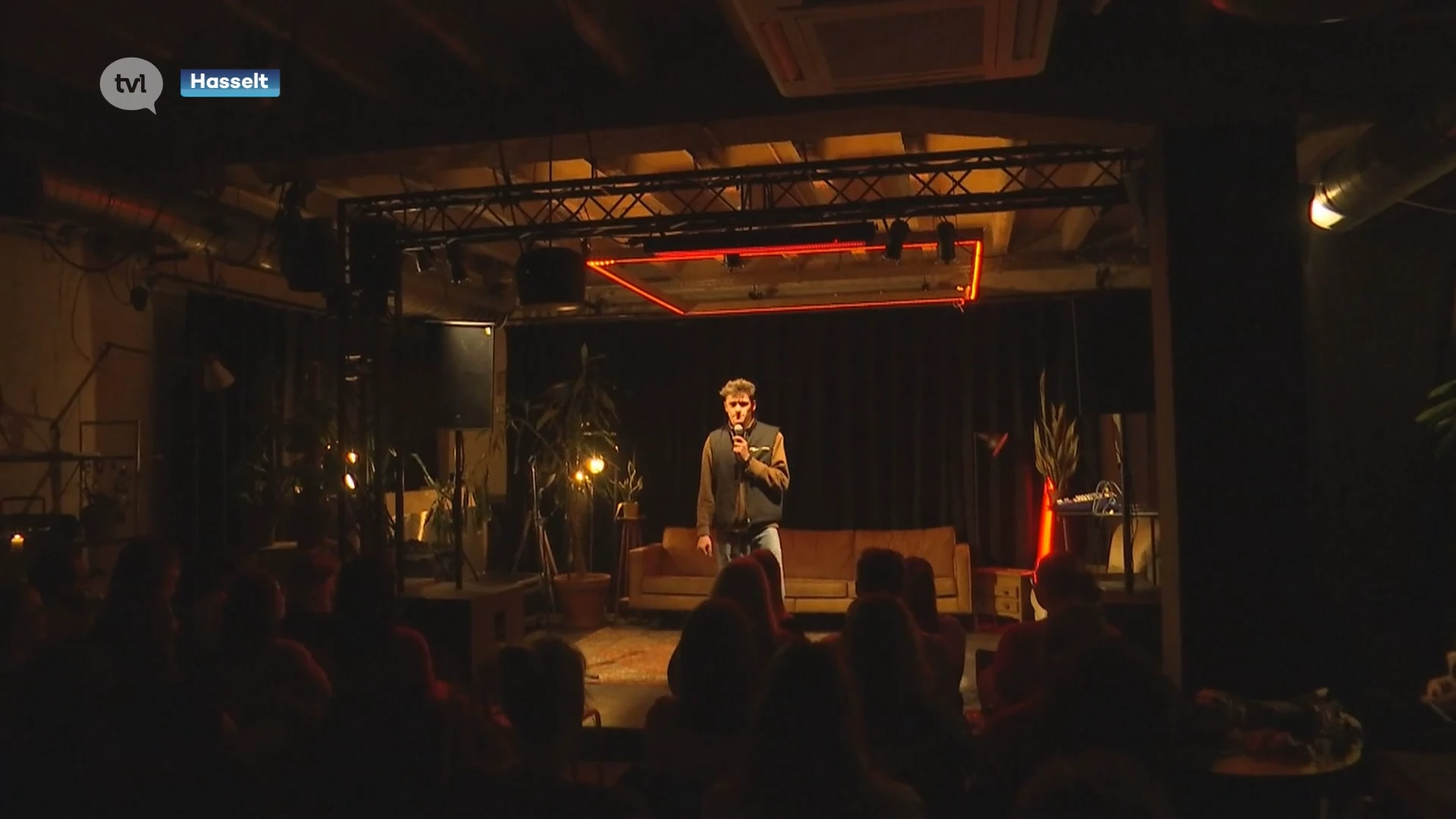 Limburgs komisch talent toont zich tijdens Open Mic sessies Narrenhandel vzw
