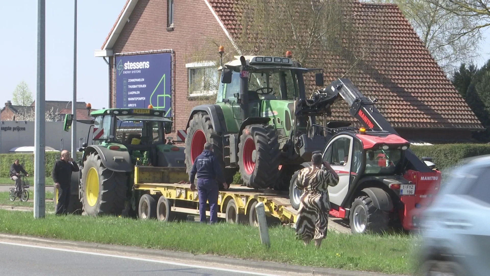 Man crasht met tractor tegen boom in Bree
