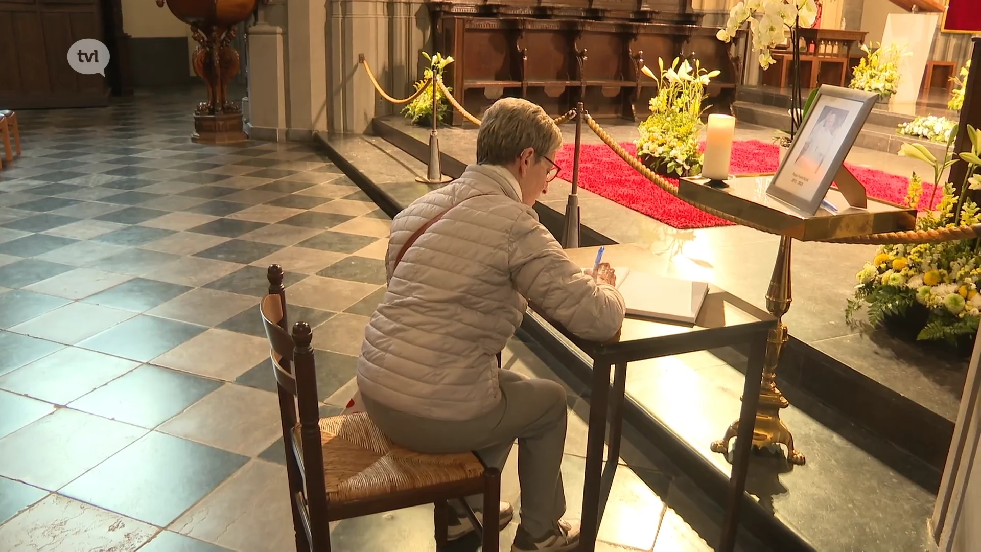 Limburgse gelovigen tekenen rouwregister voor paus Franciscus