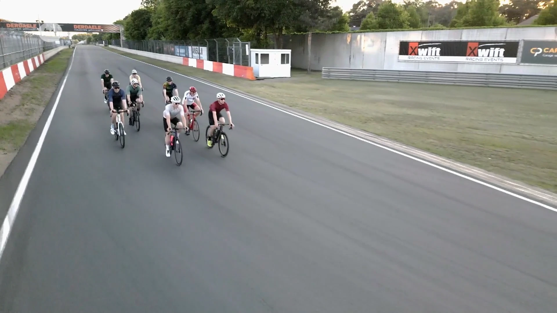 Elias Renard fietst 24 uur lang op Circuit Zolder voor Kids4Kids